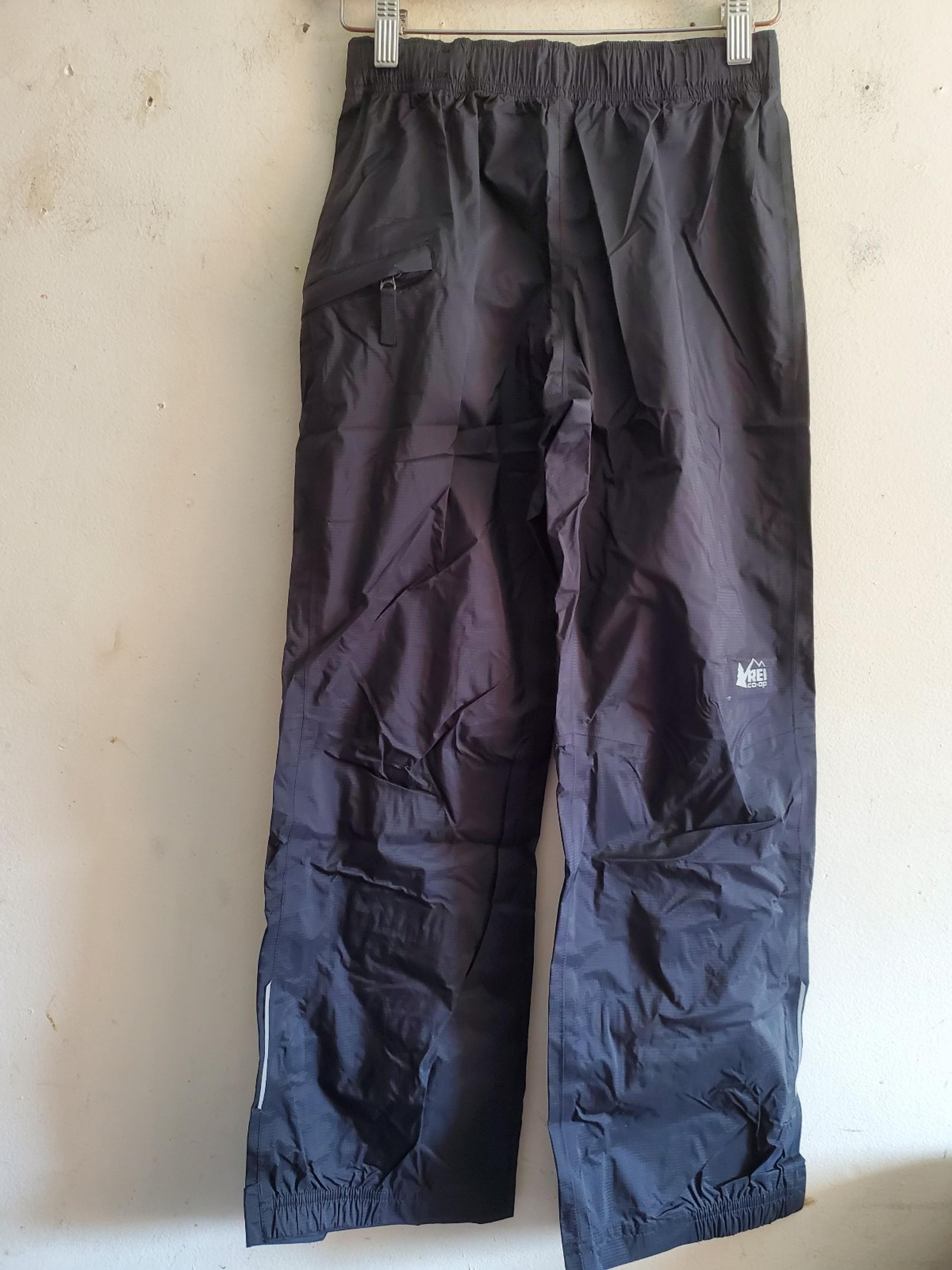 REI Coop rain pant size 10-12 boys.