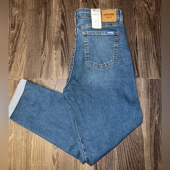 NWT Levi Vintage Boyfriend Jeans