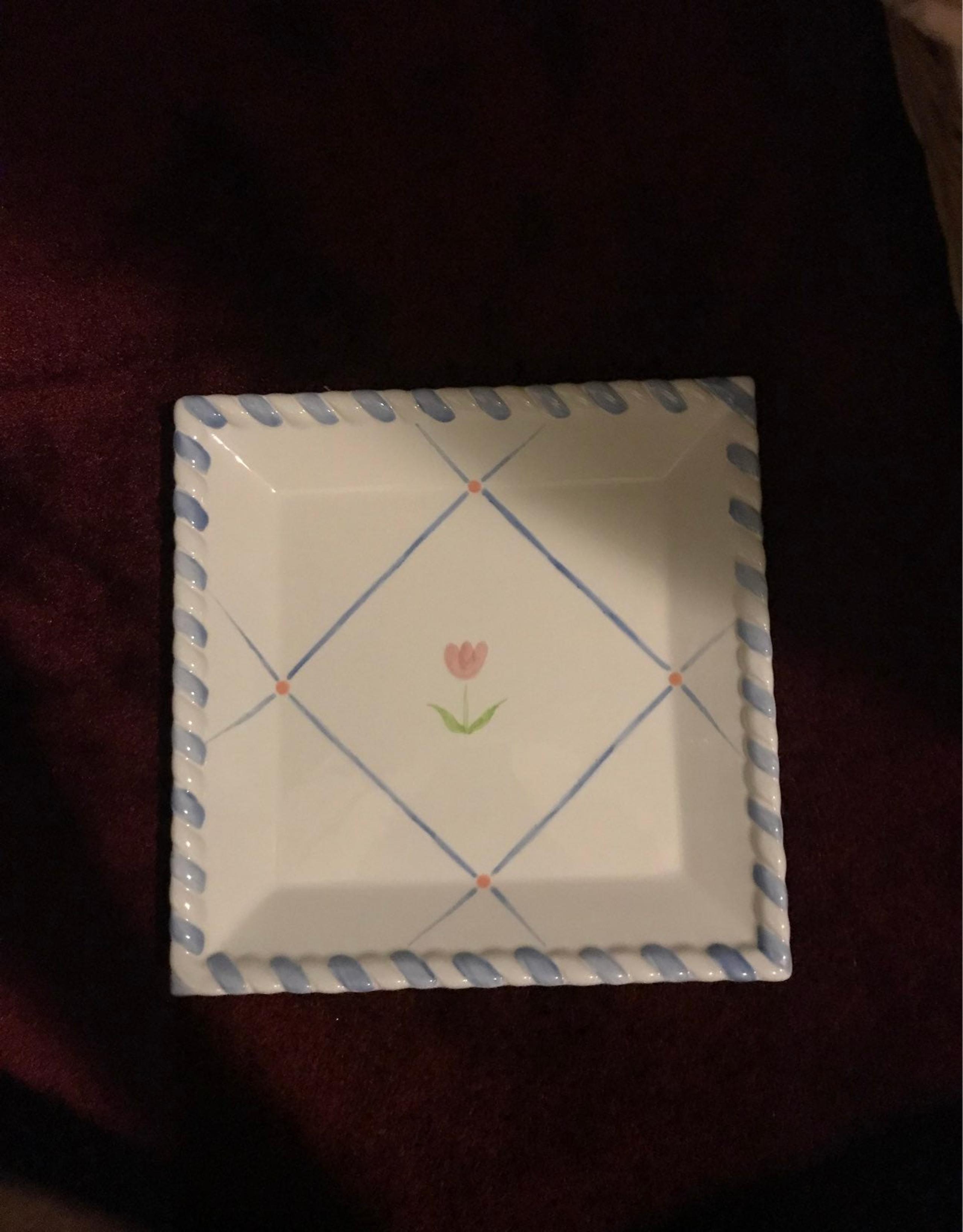 Bloom motif platter