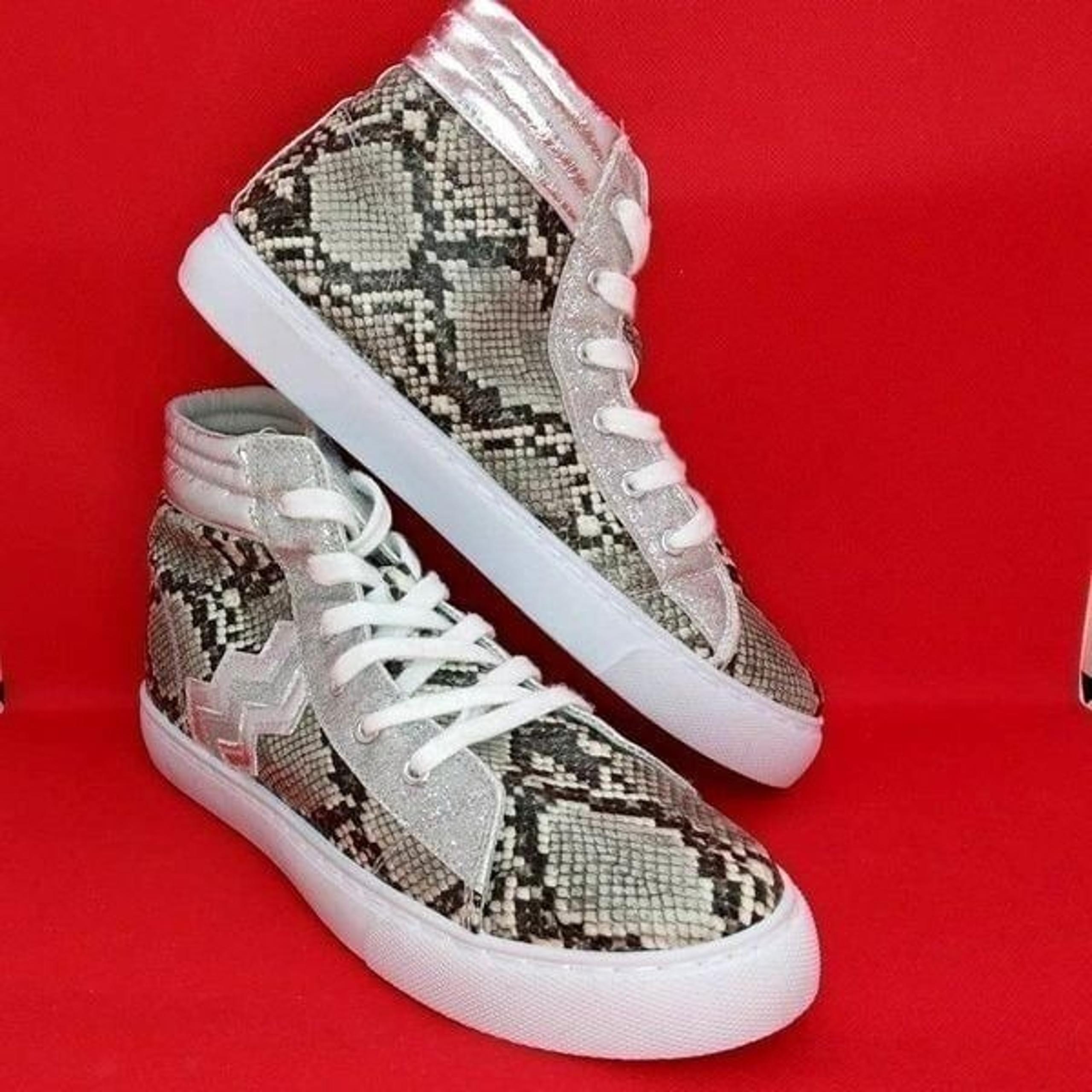 Forever 21 Womens NEW Designer Snake Skin High Top Sneakers - sz. 7 1/2
