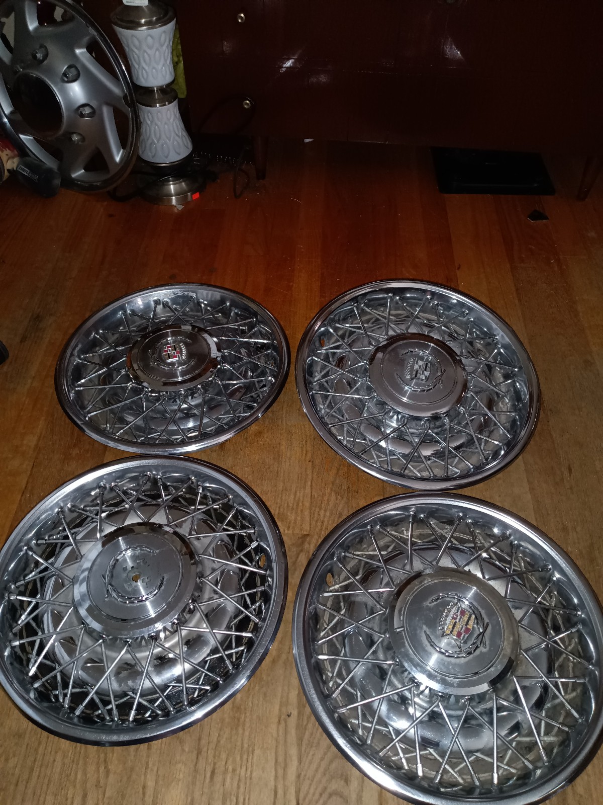 15 Cadillac Fleetwood wire hubcap set