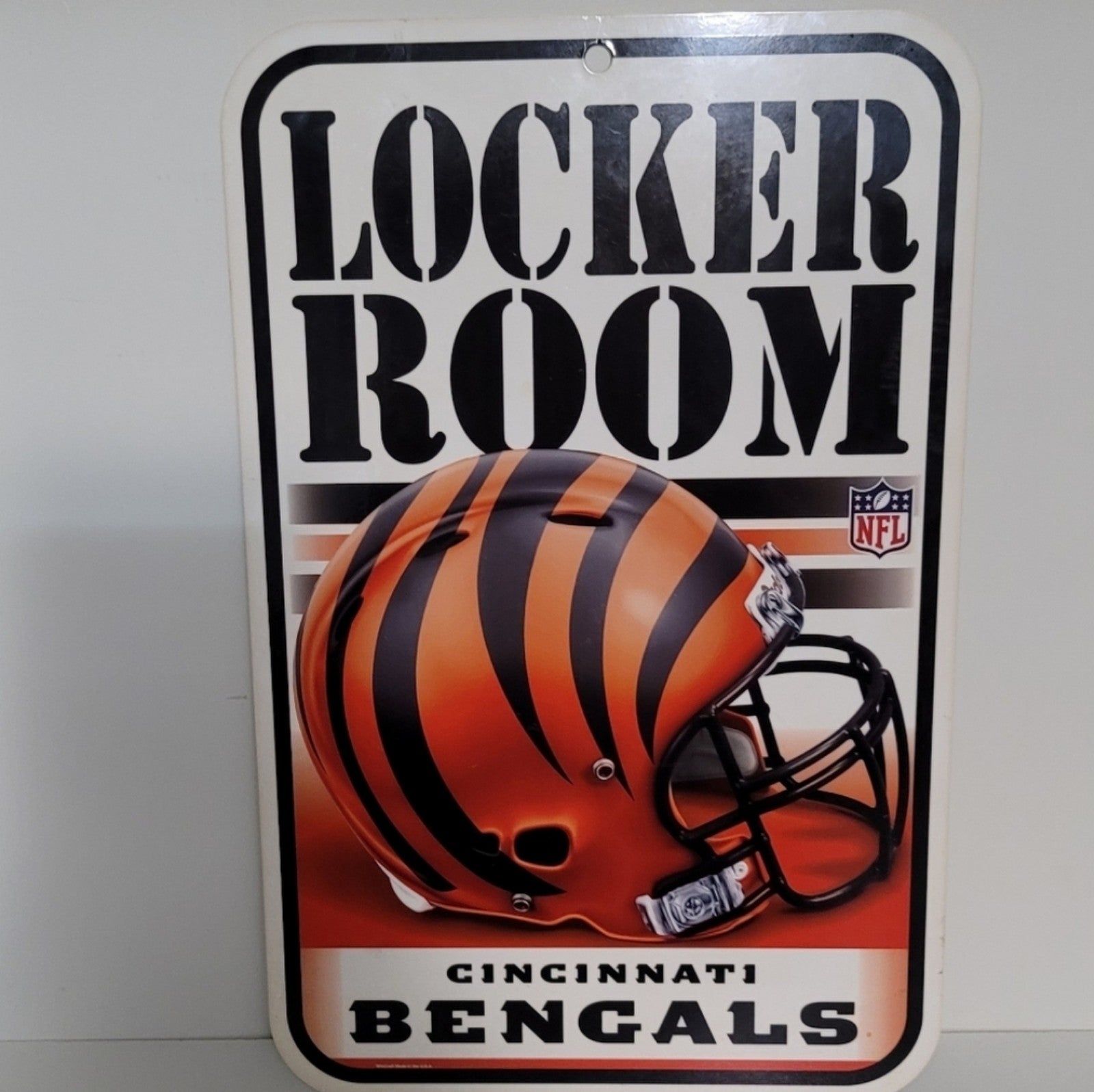 Cincinnati Bengals Sign Locker Room