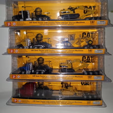 4 CAT Semi Tractor with Lowboy Trailer 1:87 Scale Diecast