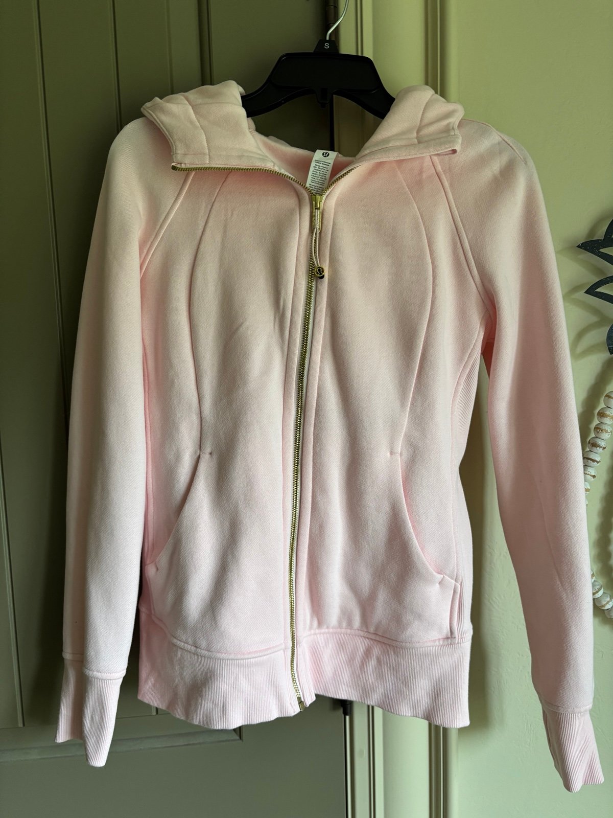 Women’s Lululemon full zip scuba size 6 strawberry milkshake and gold