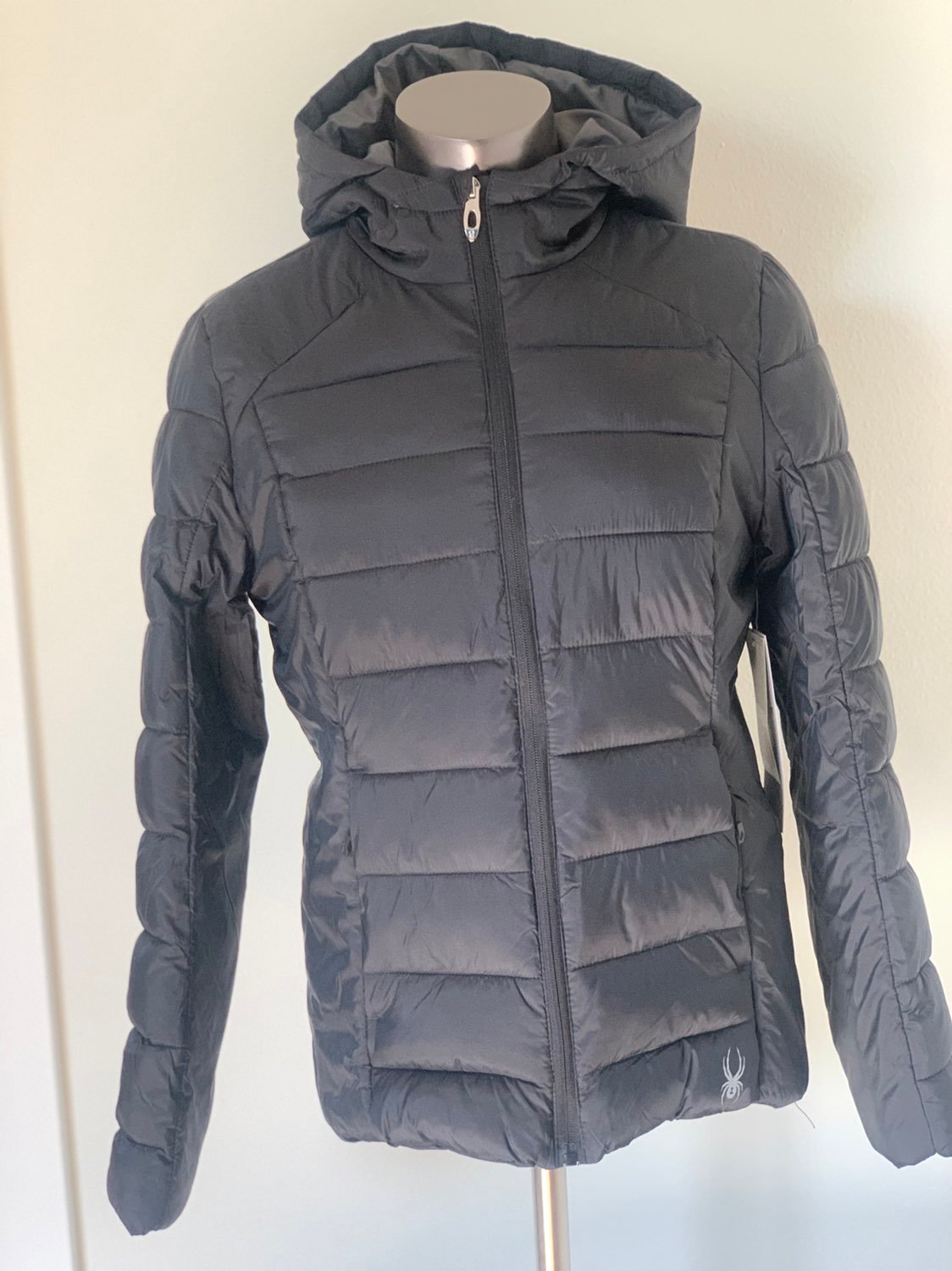 Spyder Women's Short Puffer Jacket, Black. NWT skiing snowboarding winter