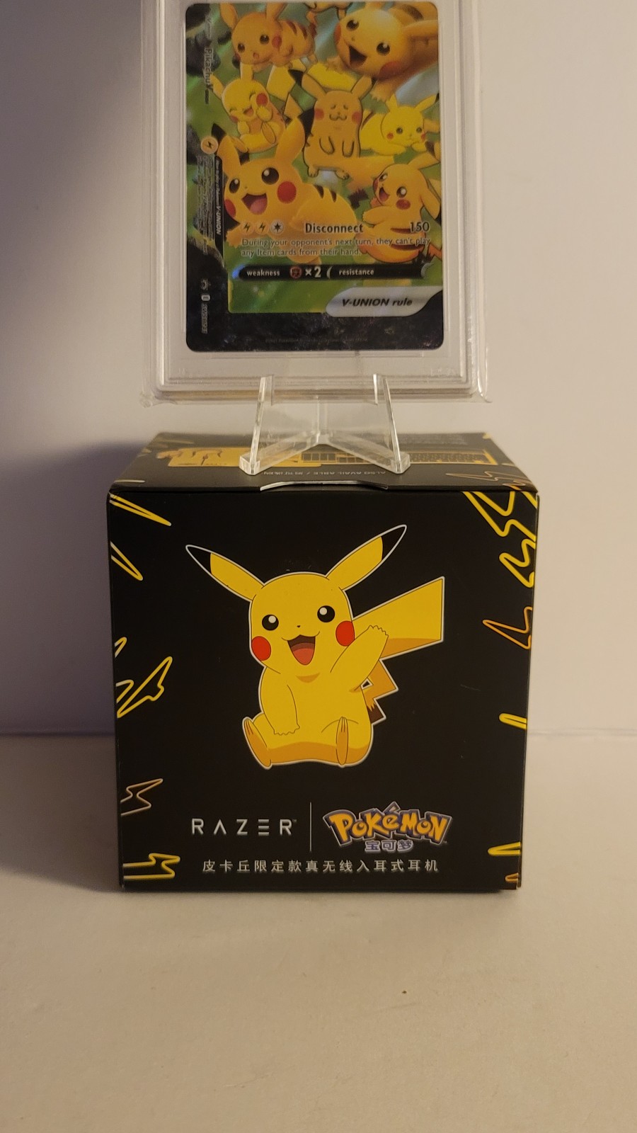 PSA 10 Pikachu V-Union #141 + Razer x Pokémon Pikachu Earbuds Bundle