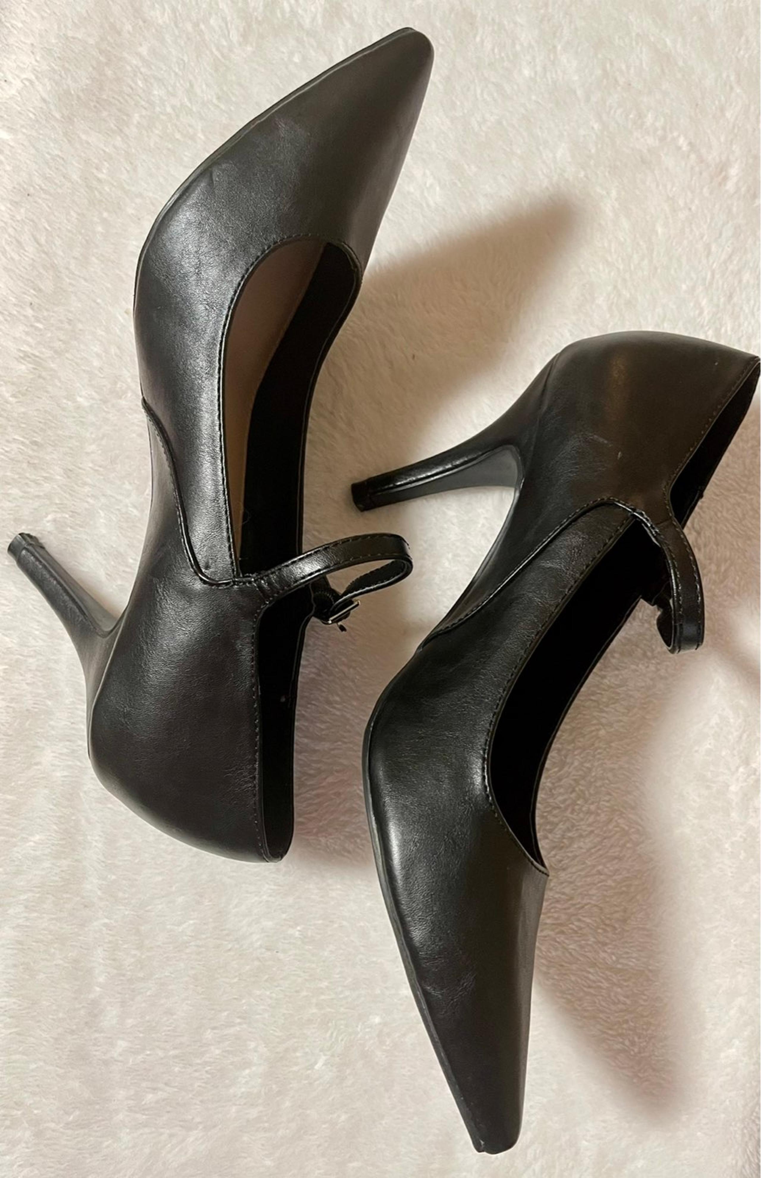 APT 9 Mary Jane Black NEW Heels Size 8.5