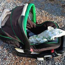 Graco SnugrideSnuglock Baby/Infant Carseat (0-40lbs)(Can GoOnSEModesJogStroller)