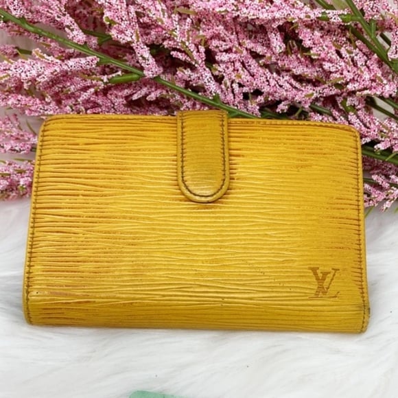 Louis Vuitton Yellow Epi Leather Kisslock Wallet Date code MI0917