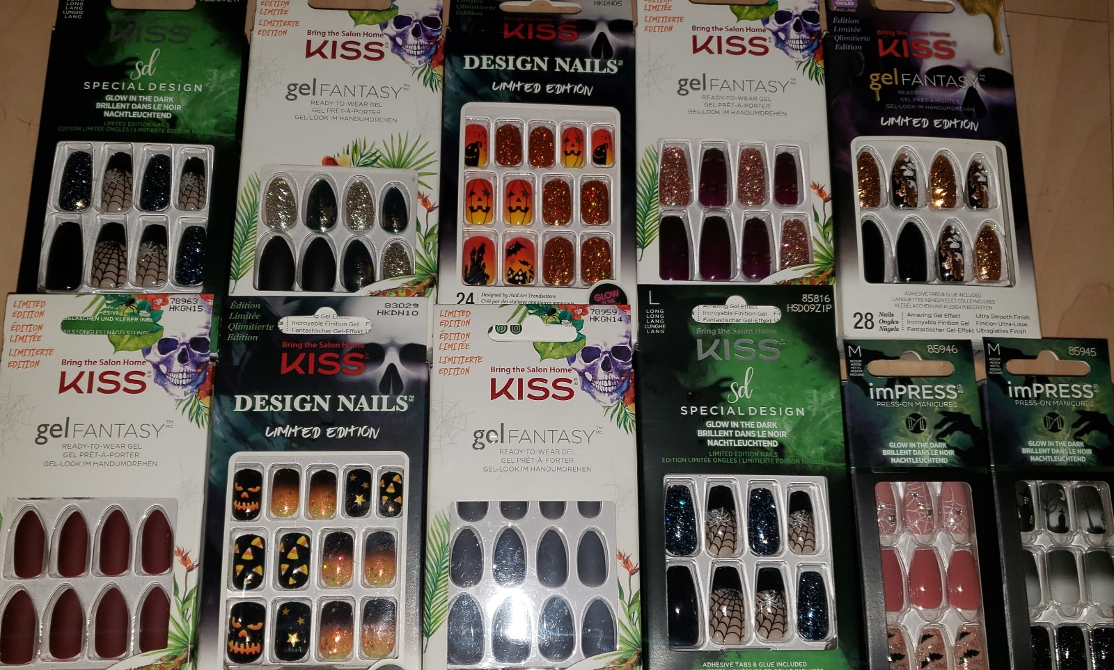 LOT of 11 HALLOWEEN NAILS