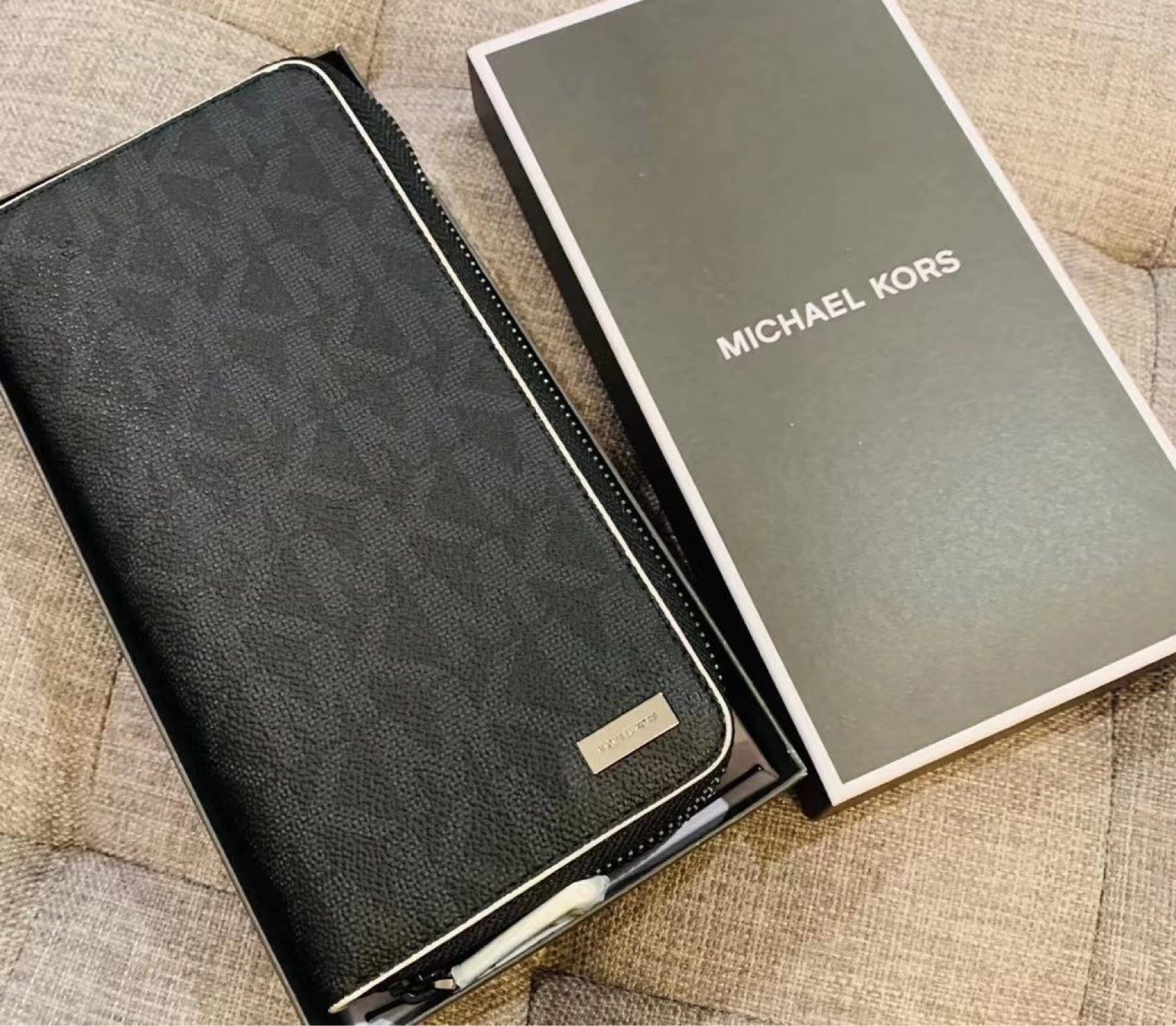 Michael Kors Men’s 36T6SMNE3B Tech ZIP Around Black Leather Jet Set Mens