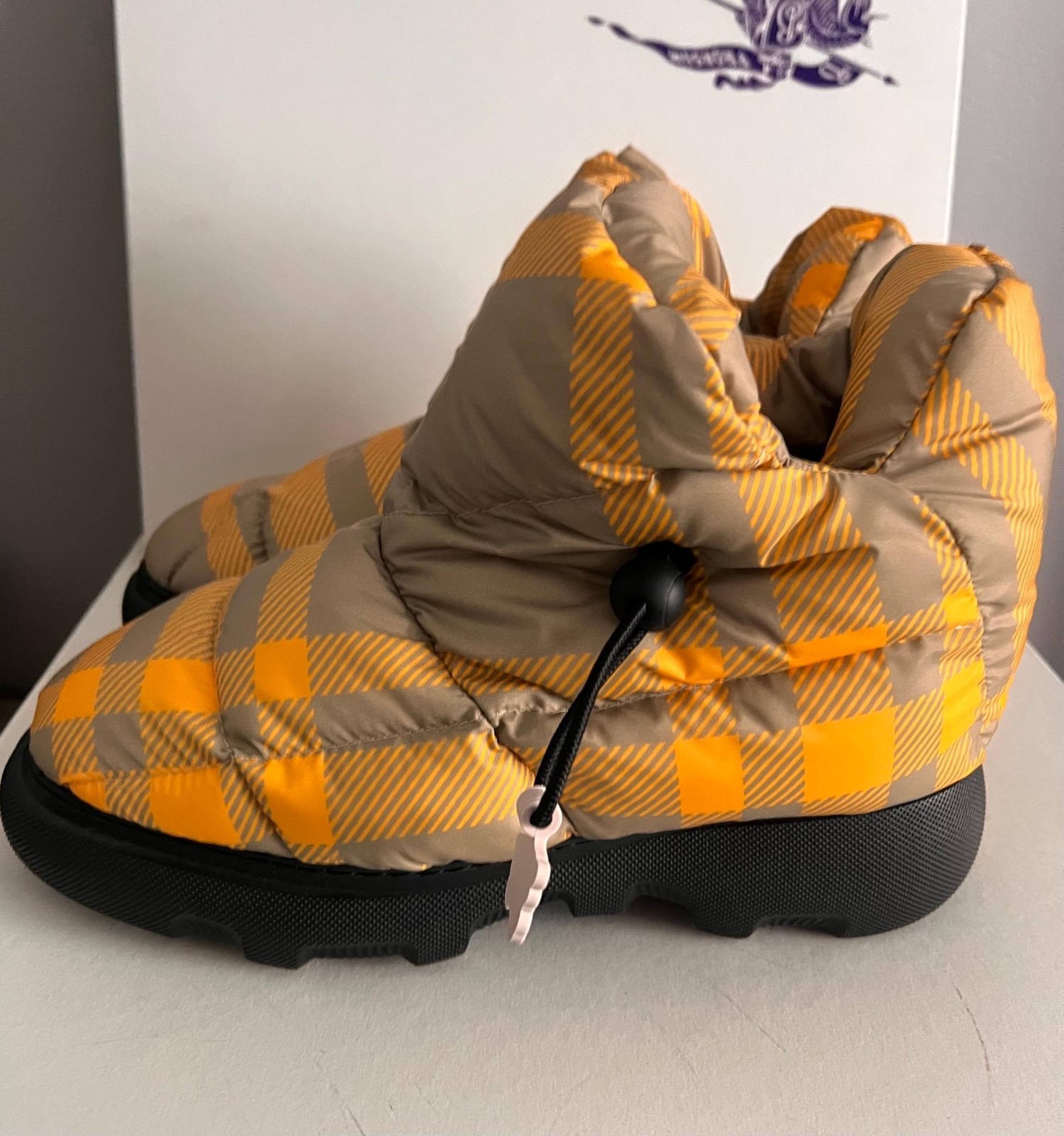 Burberry winter pillow boots