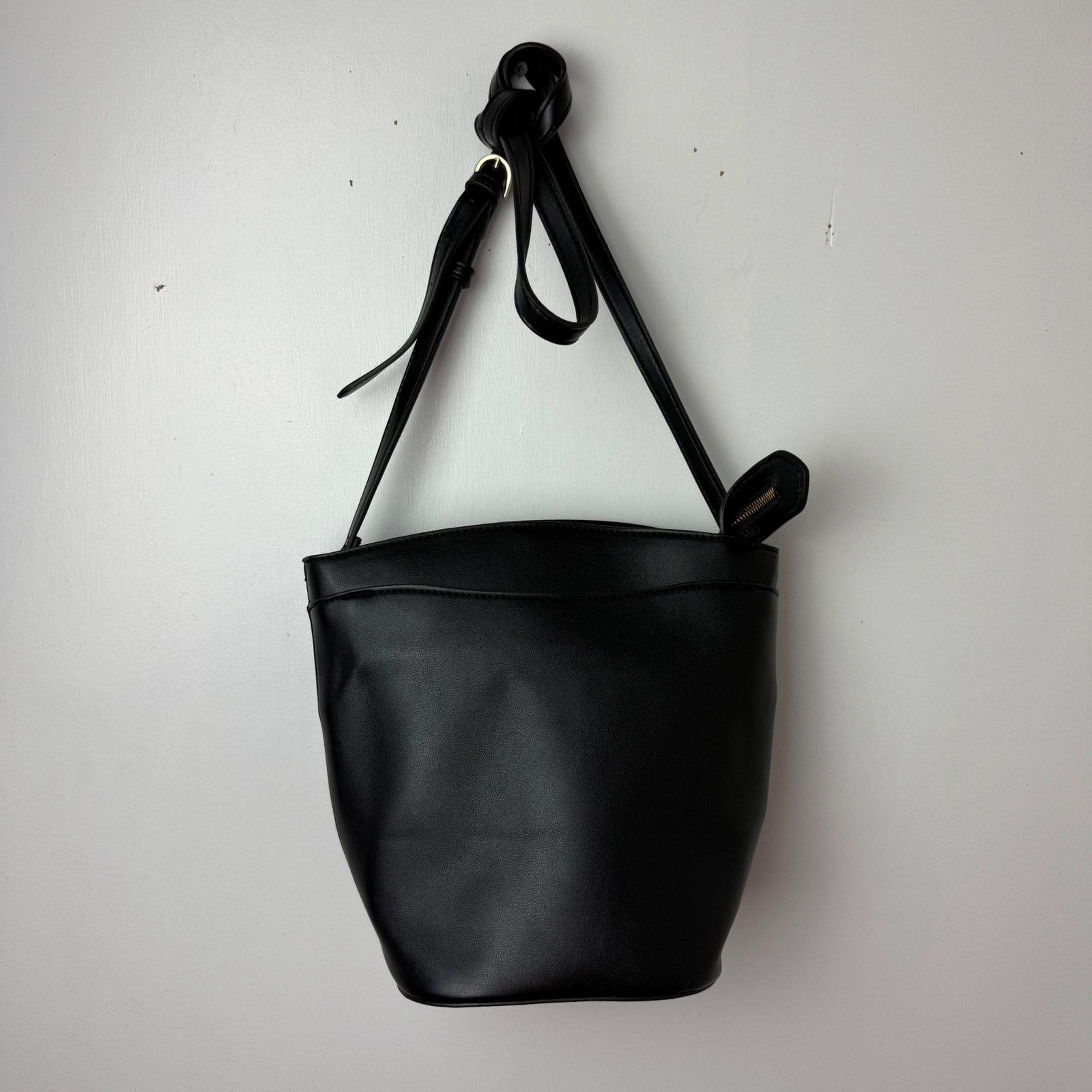 Universal Tread Bucket Bag Black Faux Leather Crossbody Everyday Shoulder Bag