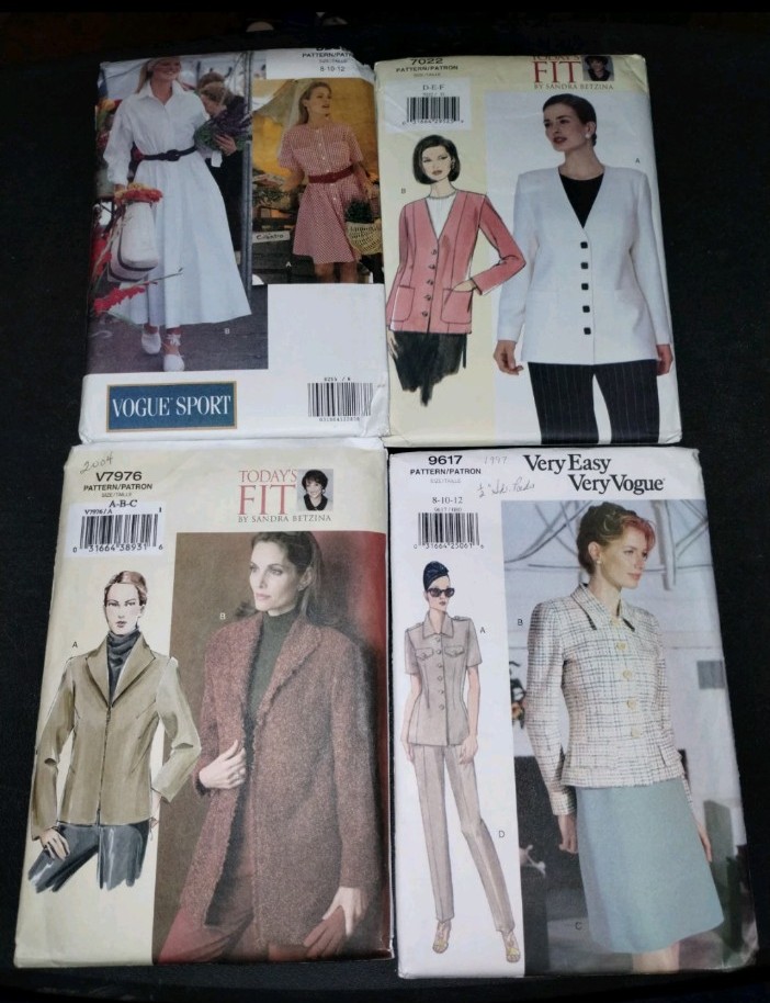 Flour (4) Vogue Sewing Patterns Size 8-10-12  **** Uncut & Factory Folded