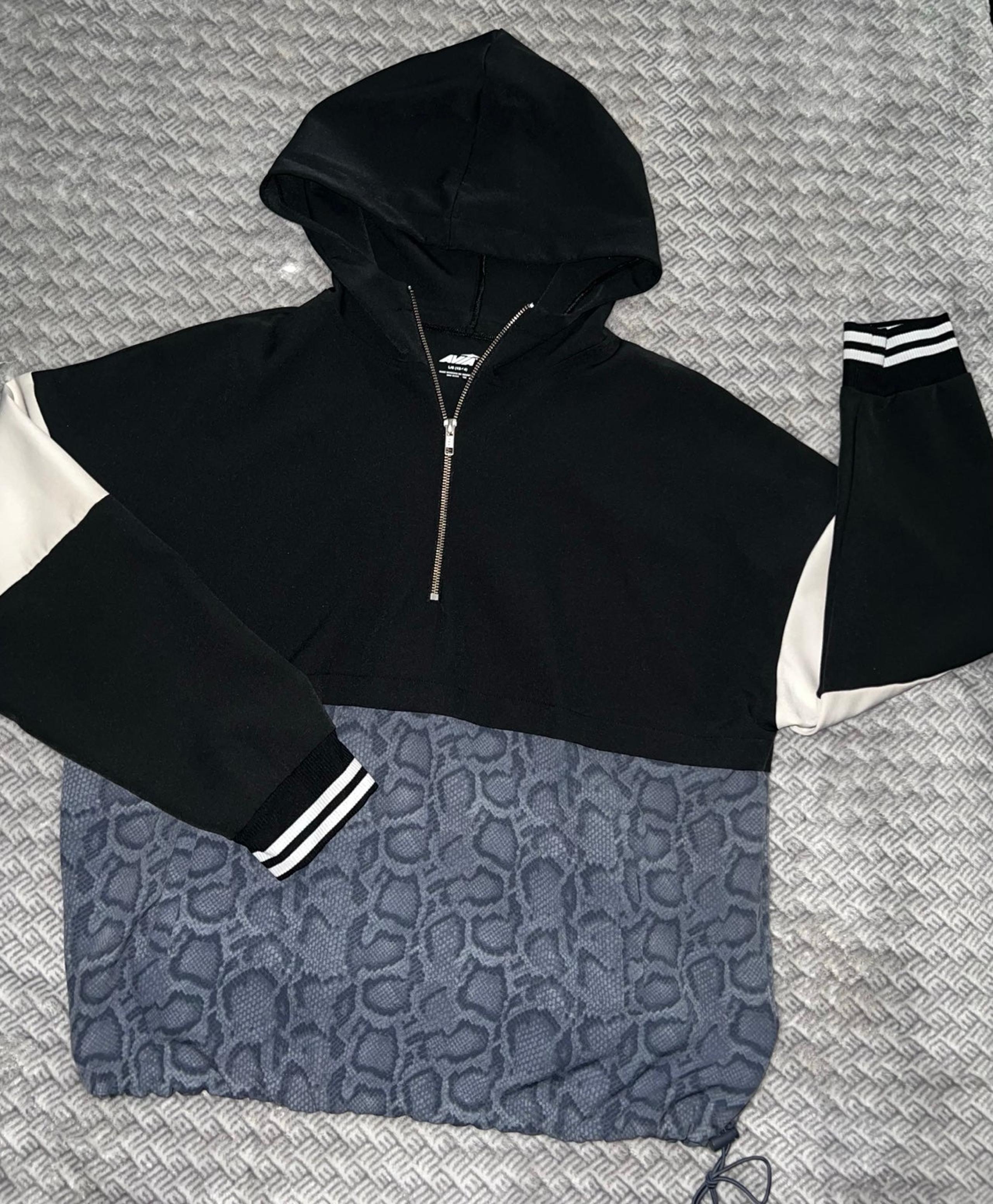 Woman’s pullover Jacket
