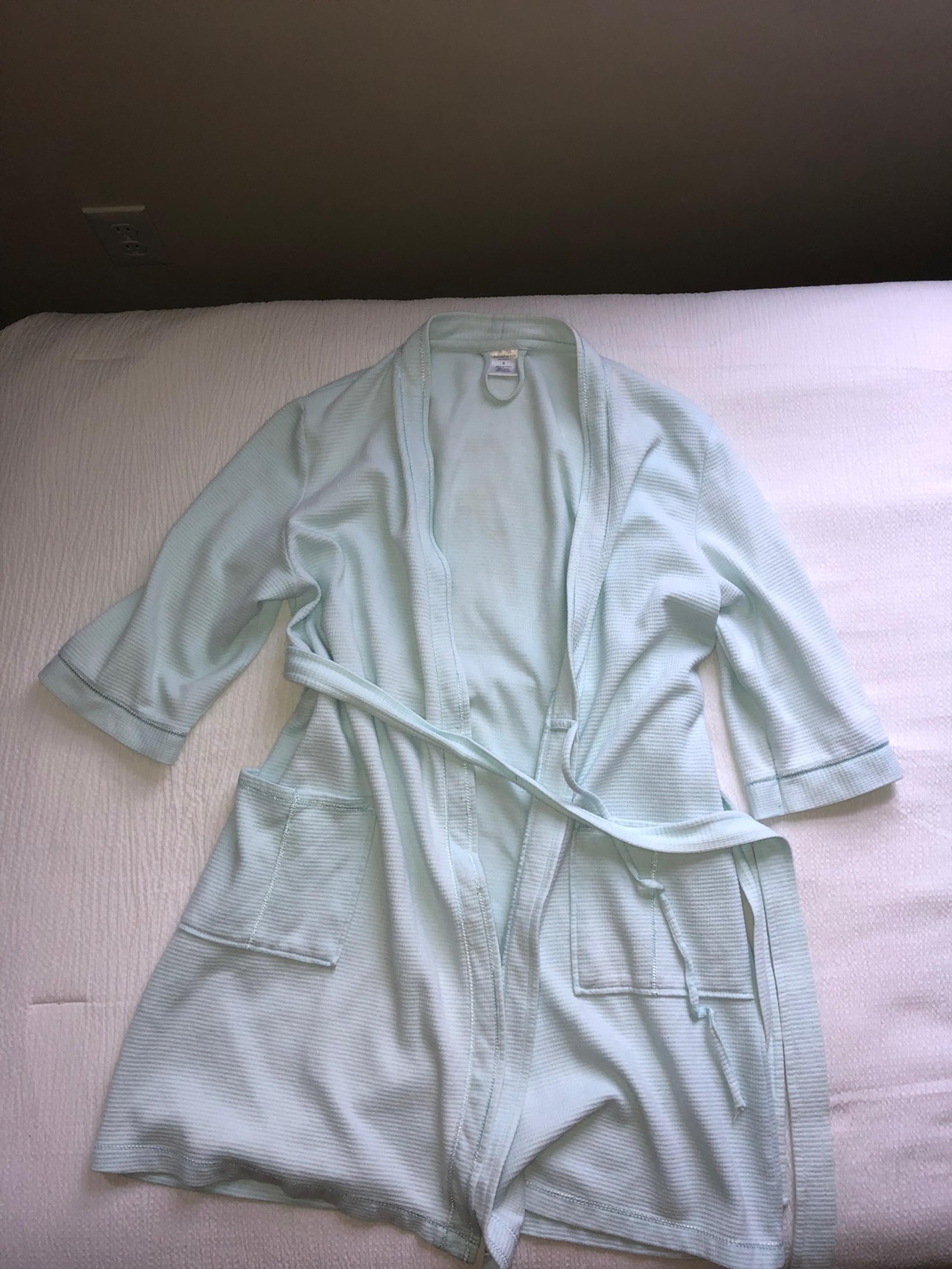 Women’s croft & barrow robe / size small