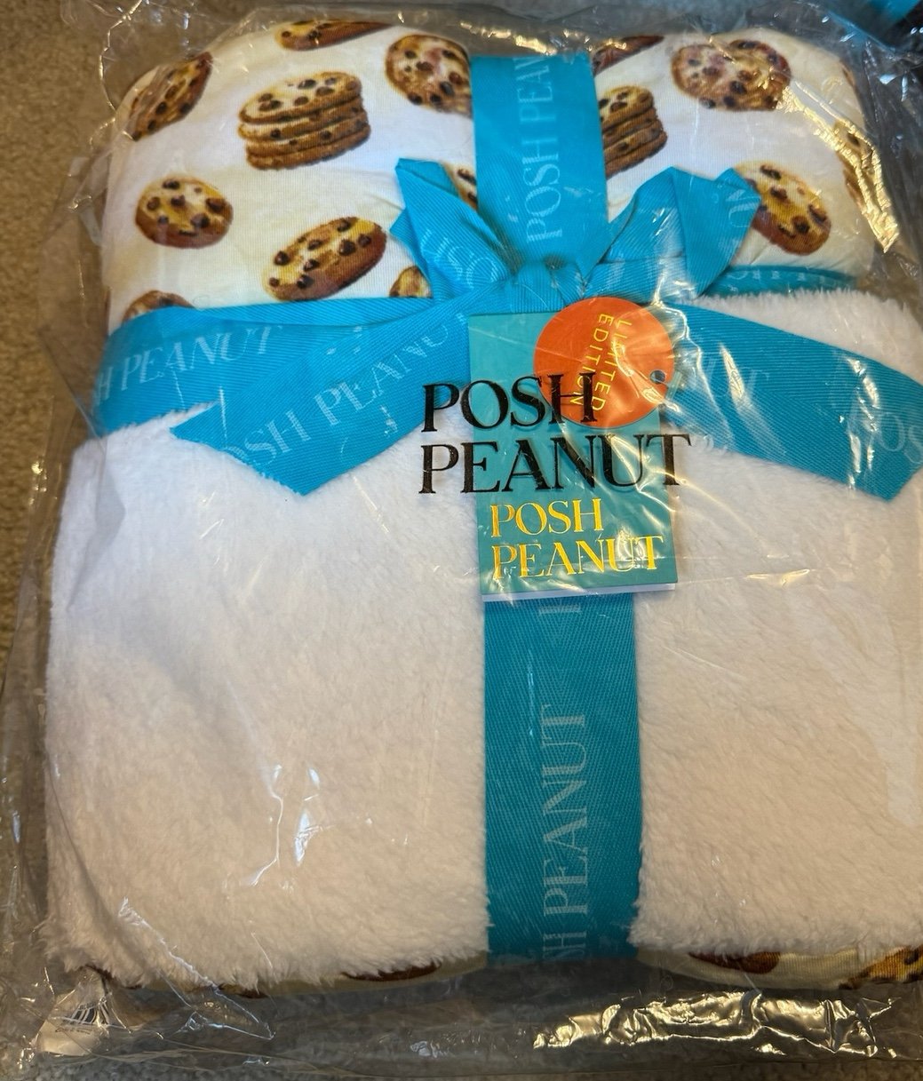 Posh Peanut Chip and off white plush patoo blanket