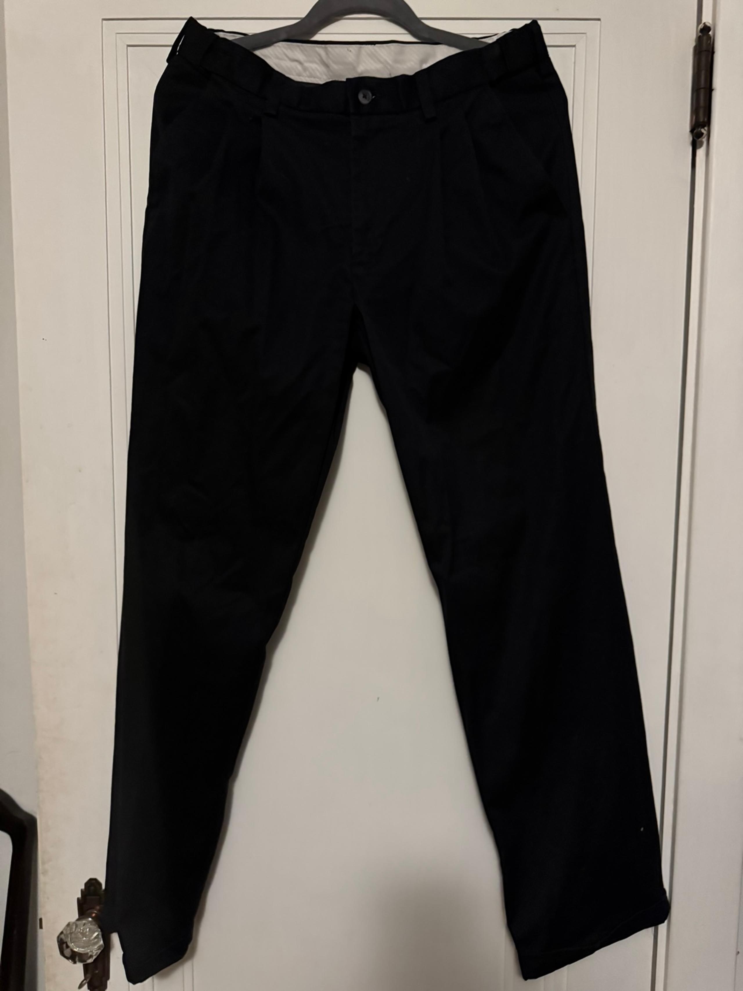 Black pants in men’s size 30x32