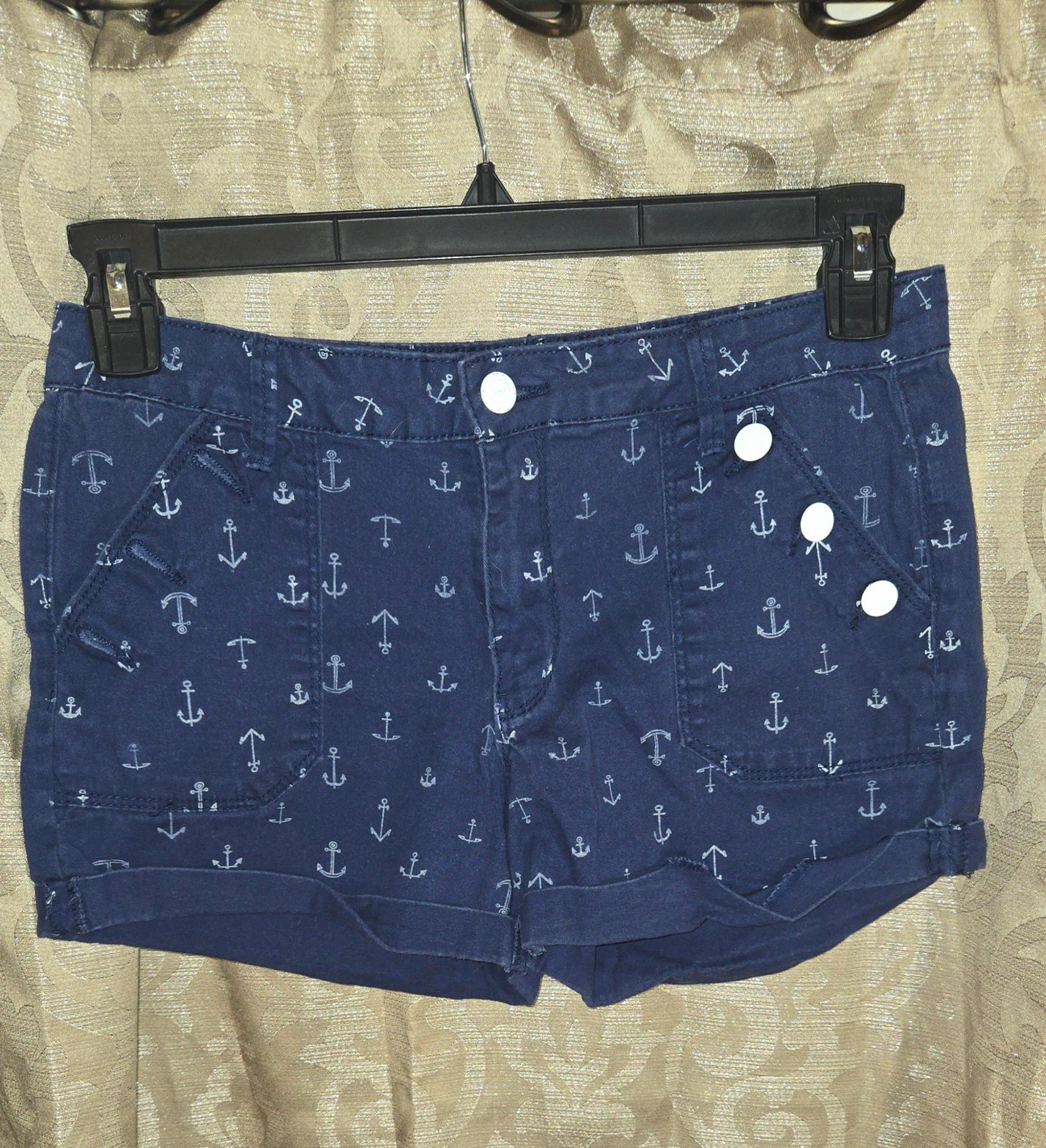 L. E. I. Women's shorts