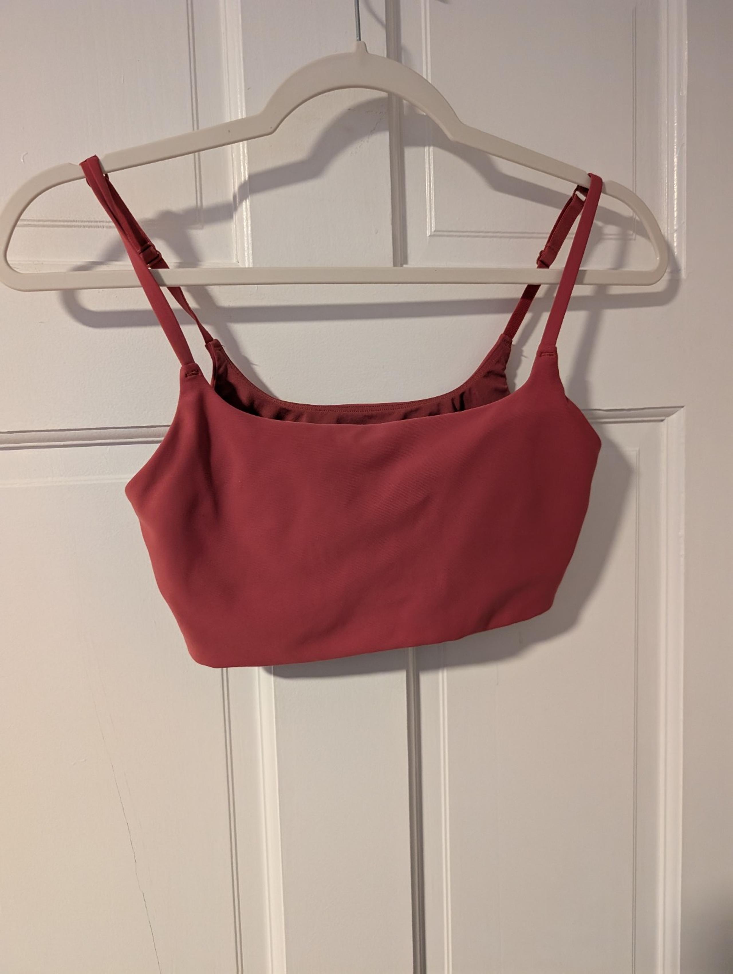 Women's Sports bra old navy active size small in great condition