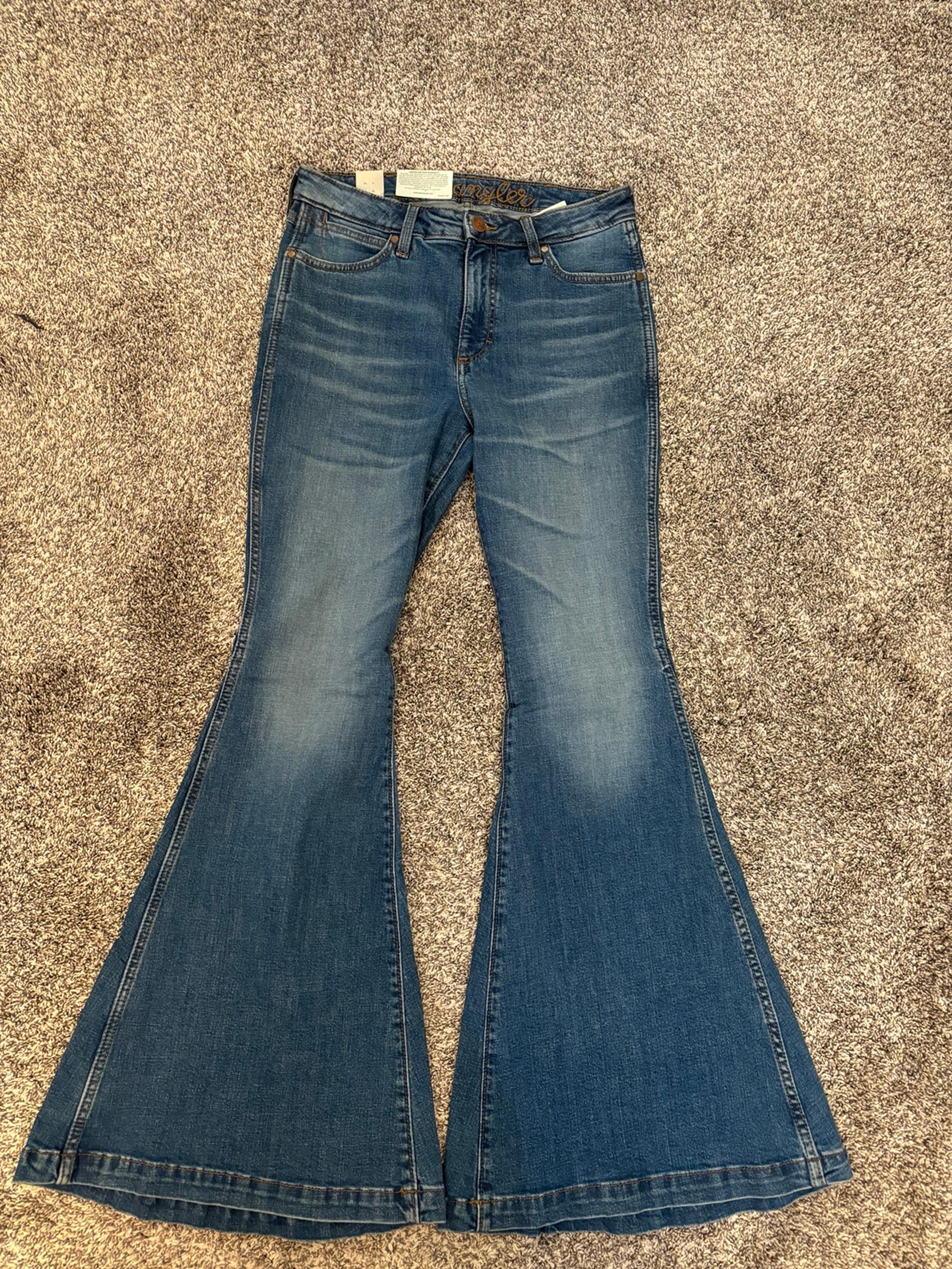 Wrangler Retro women’s High-Rise Flare Jeans Sz 28X34
