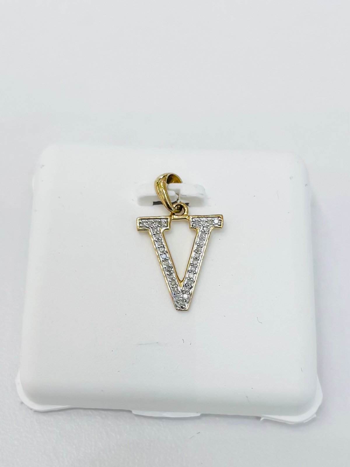 10K Real Gold Real Diamond Pendant Initial V