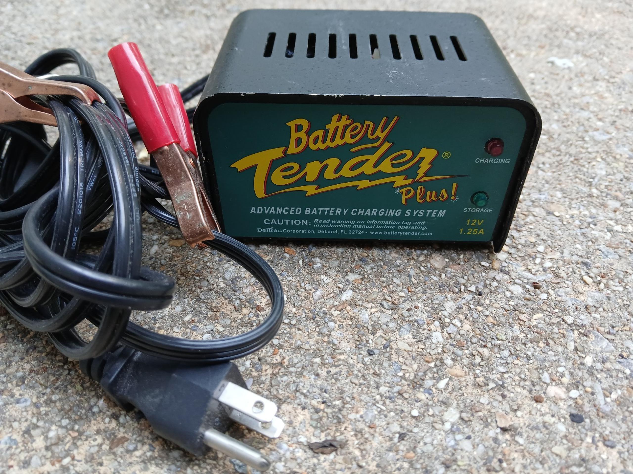 Battery tender plus with clips good condition