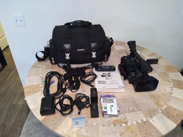 Canon XH A1S MiniDV Camcorder High Definition 20X HDV 1080 XHA1S W/Accessories