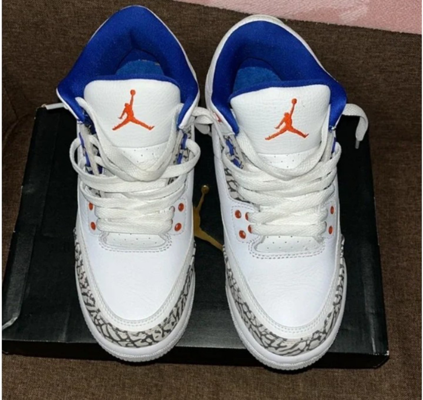 Jordan 3 Retro Knicks. Size 6y/ 7.5 Women’s. Comes with OG Box. Worn once.