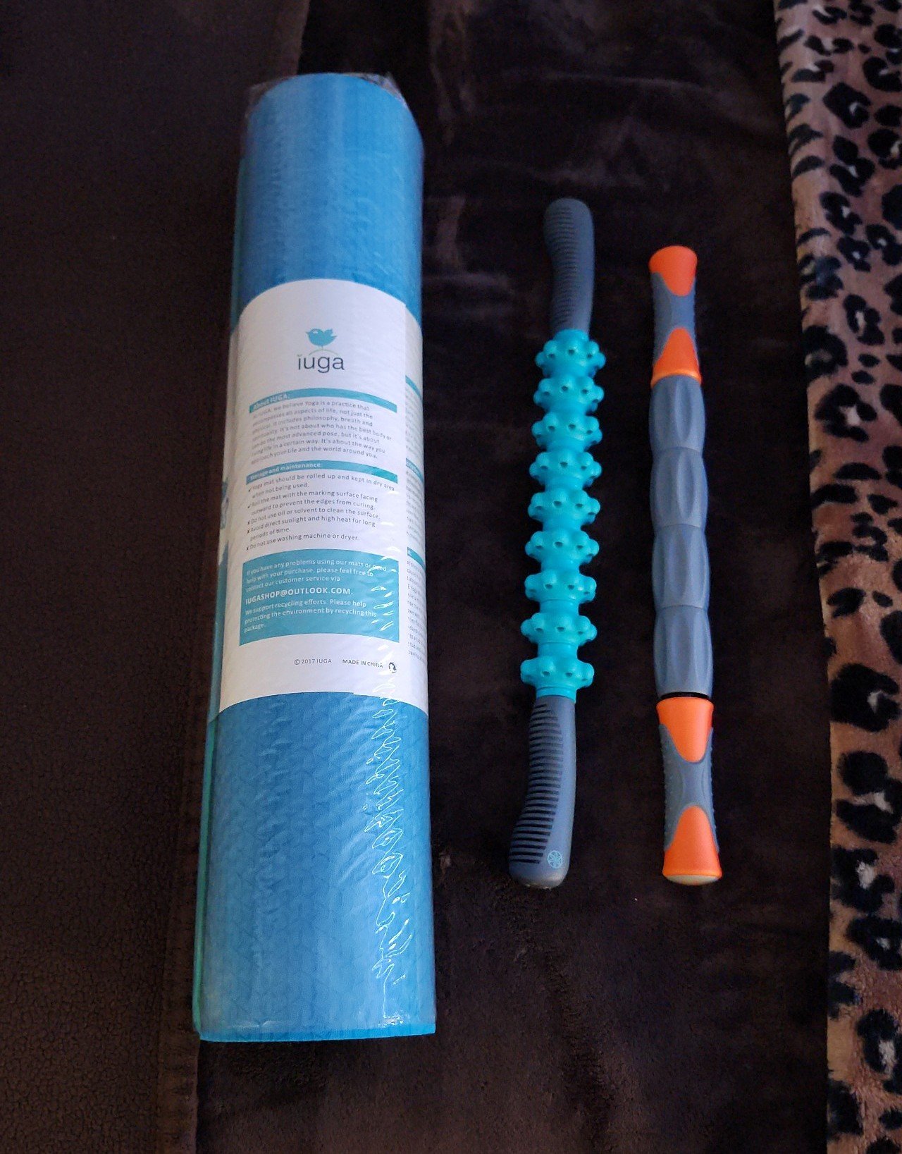 Luga yoga mat and 2 massage roller stick