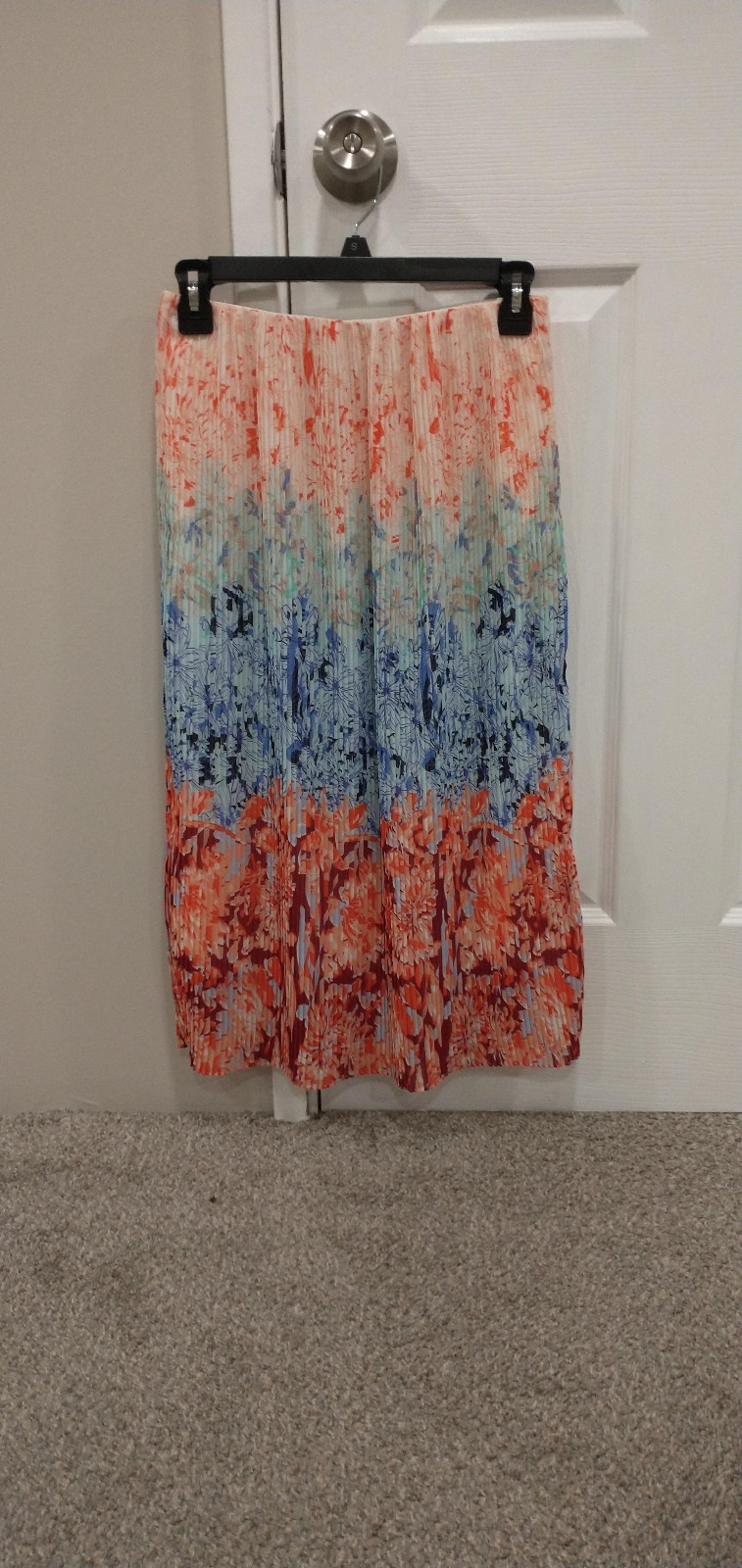 H&M Floral Pleated Skirt Women's Size 6