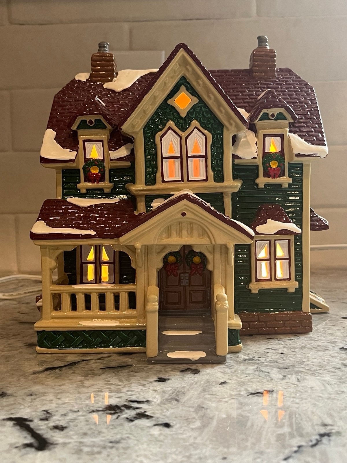 Dept 56 Snow Village Hartford House Lighted Christmas Holiday 1992 Retired & VTG