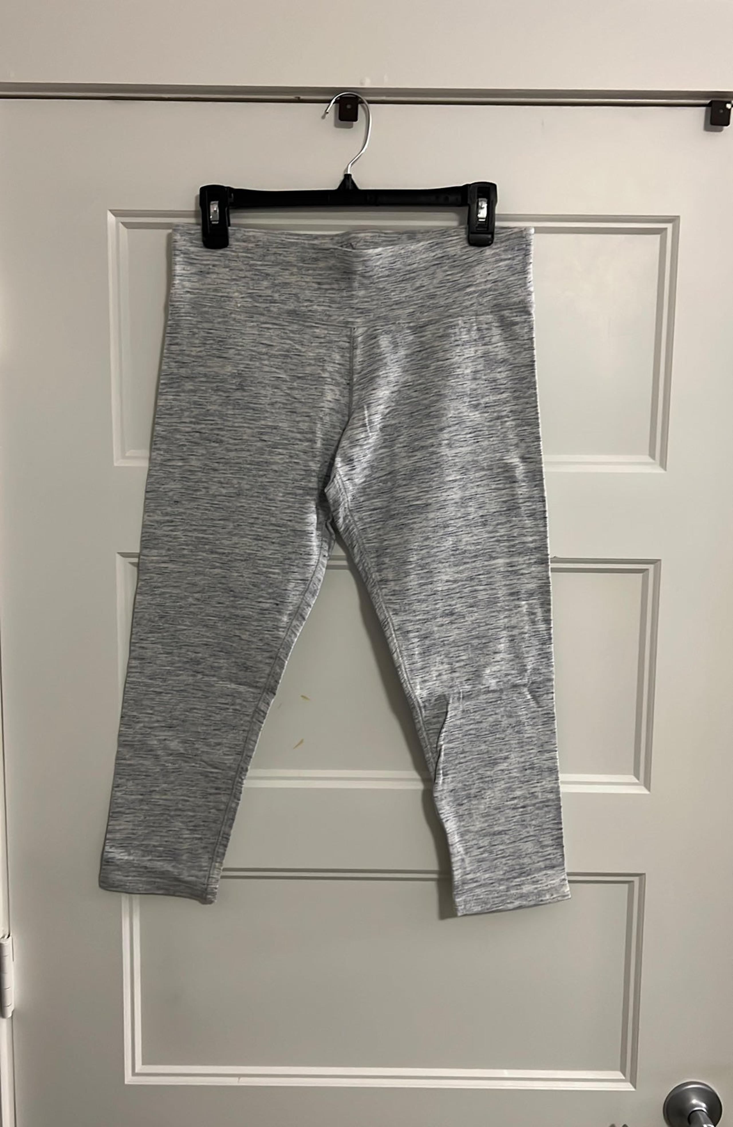 Free Shipping. New York & Company Women’s 3/4 Legging