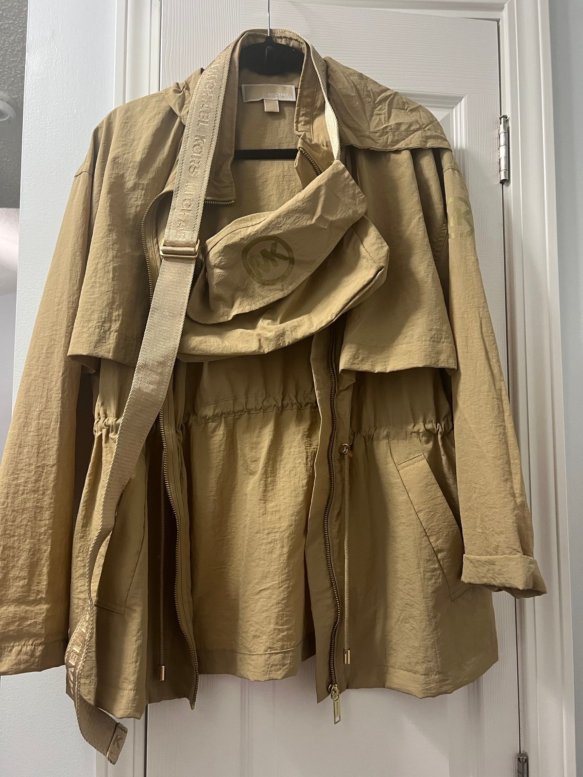 Like New Michael Kors Naylon Anorak /Belt purse