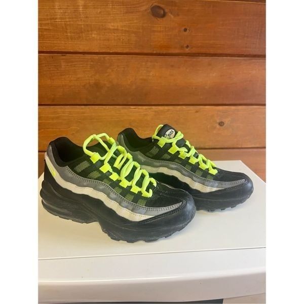 Nike Air Max 95 Black Volt-Dark Grey GS Grade School 905348 022 Size 6Y