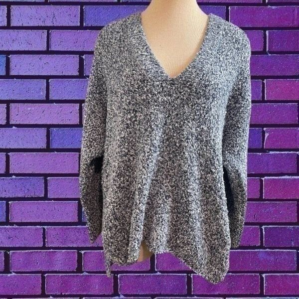 NWT Urban Outfitters V Neck Pullover Blue Sweater Size Medium NEW 69