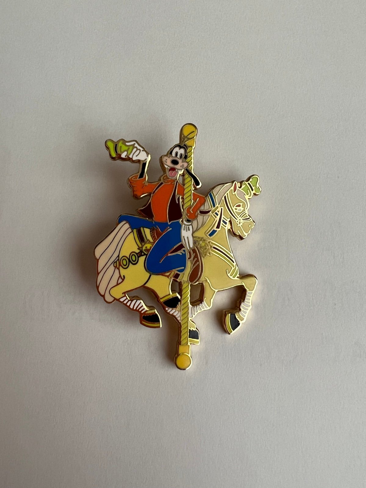 Disney Auction Goofy Carousel Horse Disney Pin