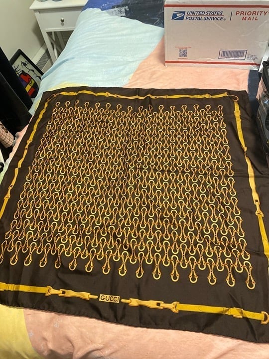Gucci vintage silk Scarf 26 x26 authentic silk scarf