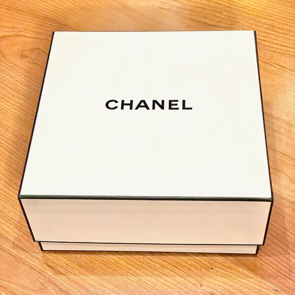 Authentic CHANEL Medium Square Empty Gift Storage Box 8.5 x 8.5 x 4”