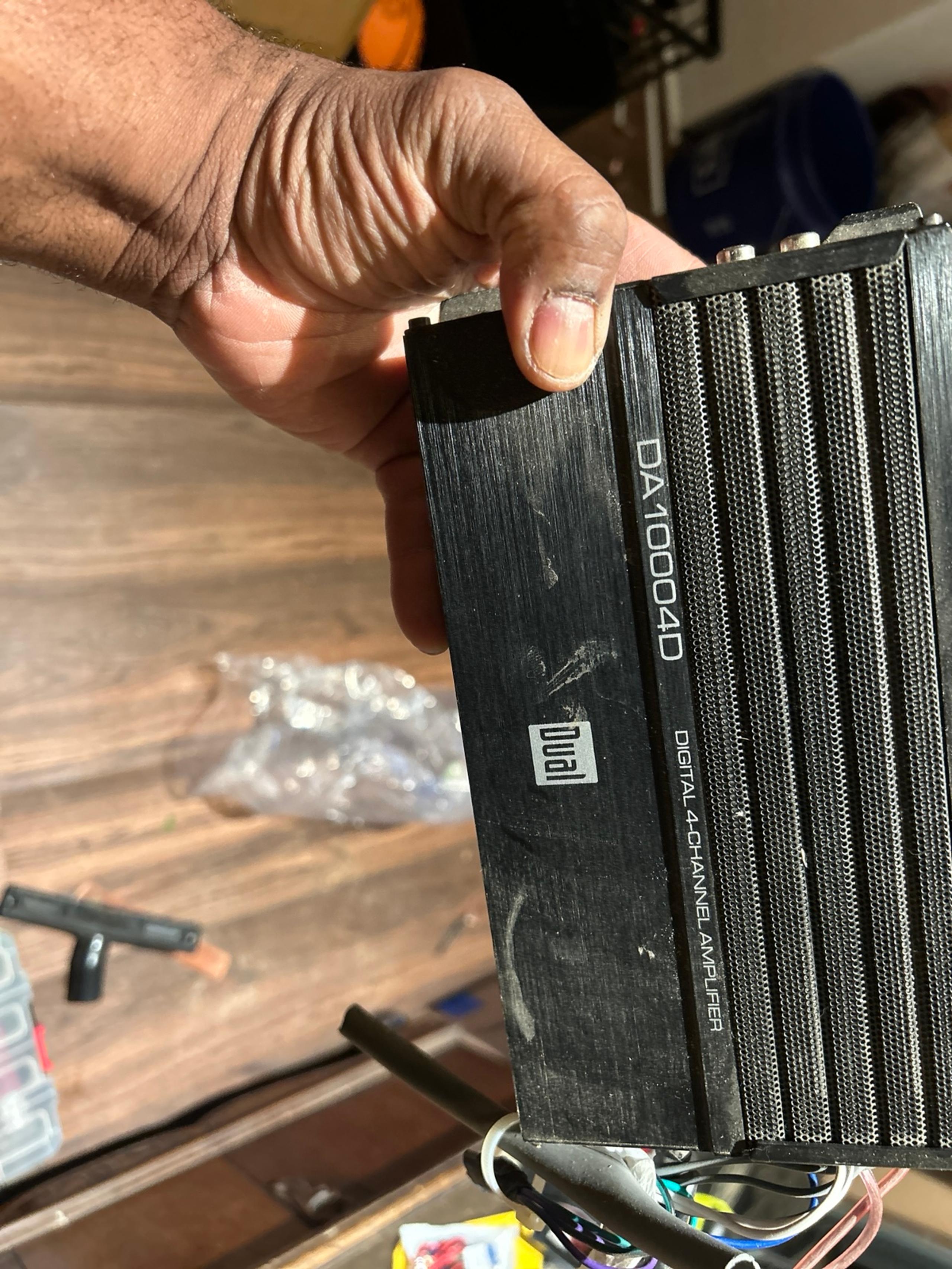 Dual car amplifier