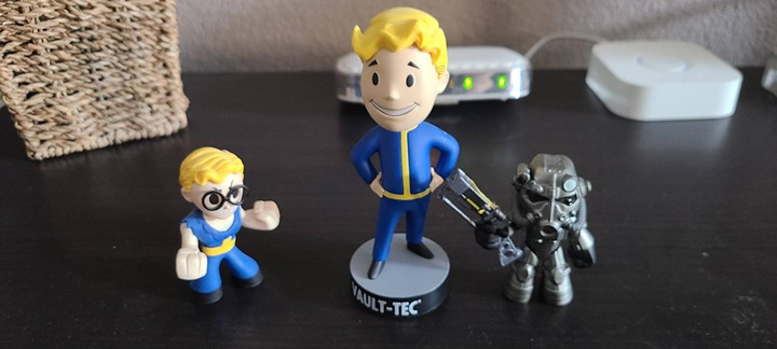 Fallout bobblehead and minis