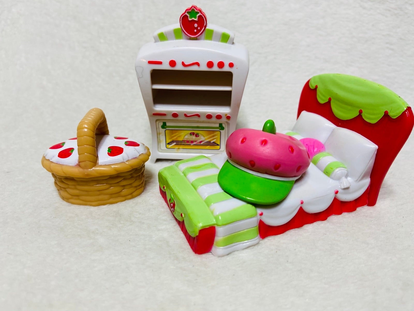 Hasbro Strawberry Shortcake Dollhouse Furniture Accessories