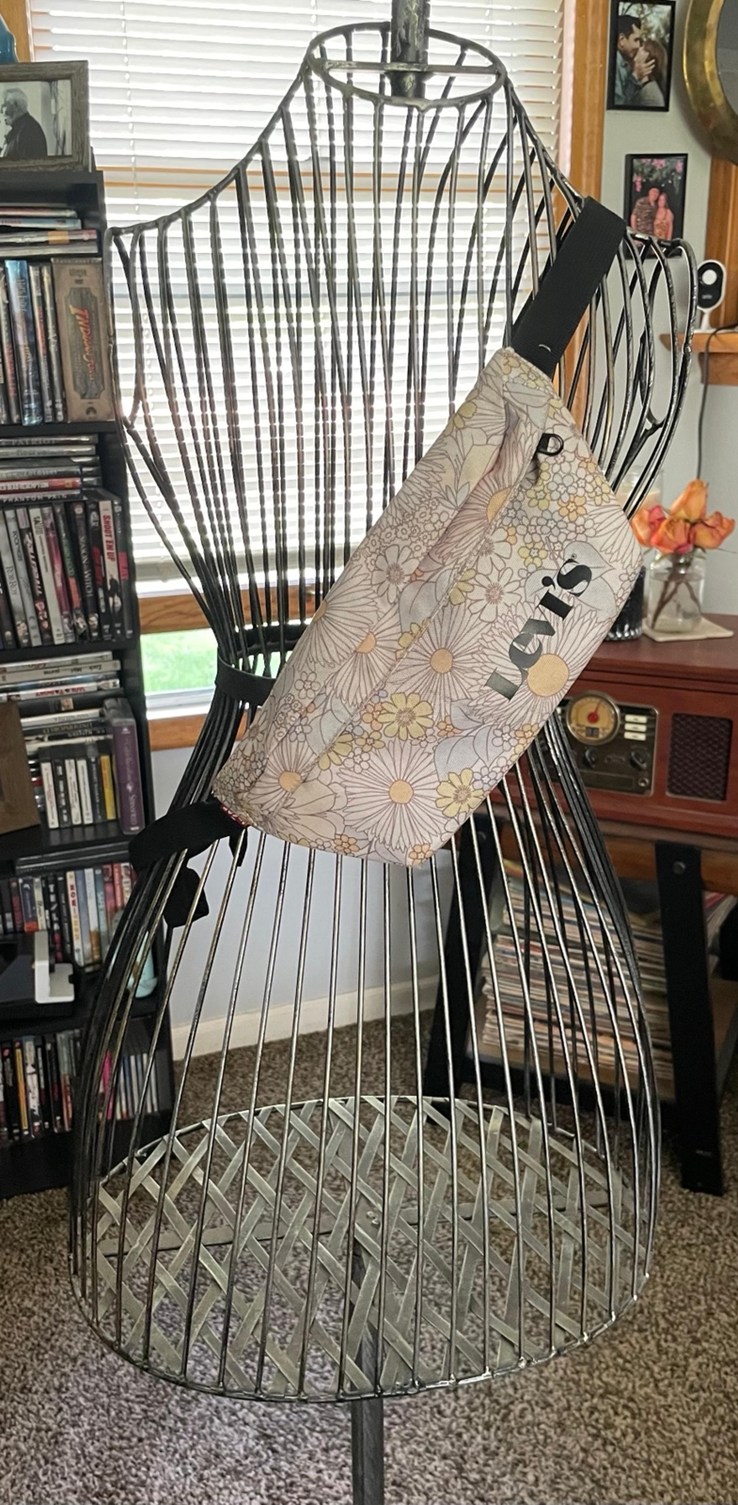 Levi BANANA SLING WITH MODERN VINTAGE LOGO