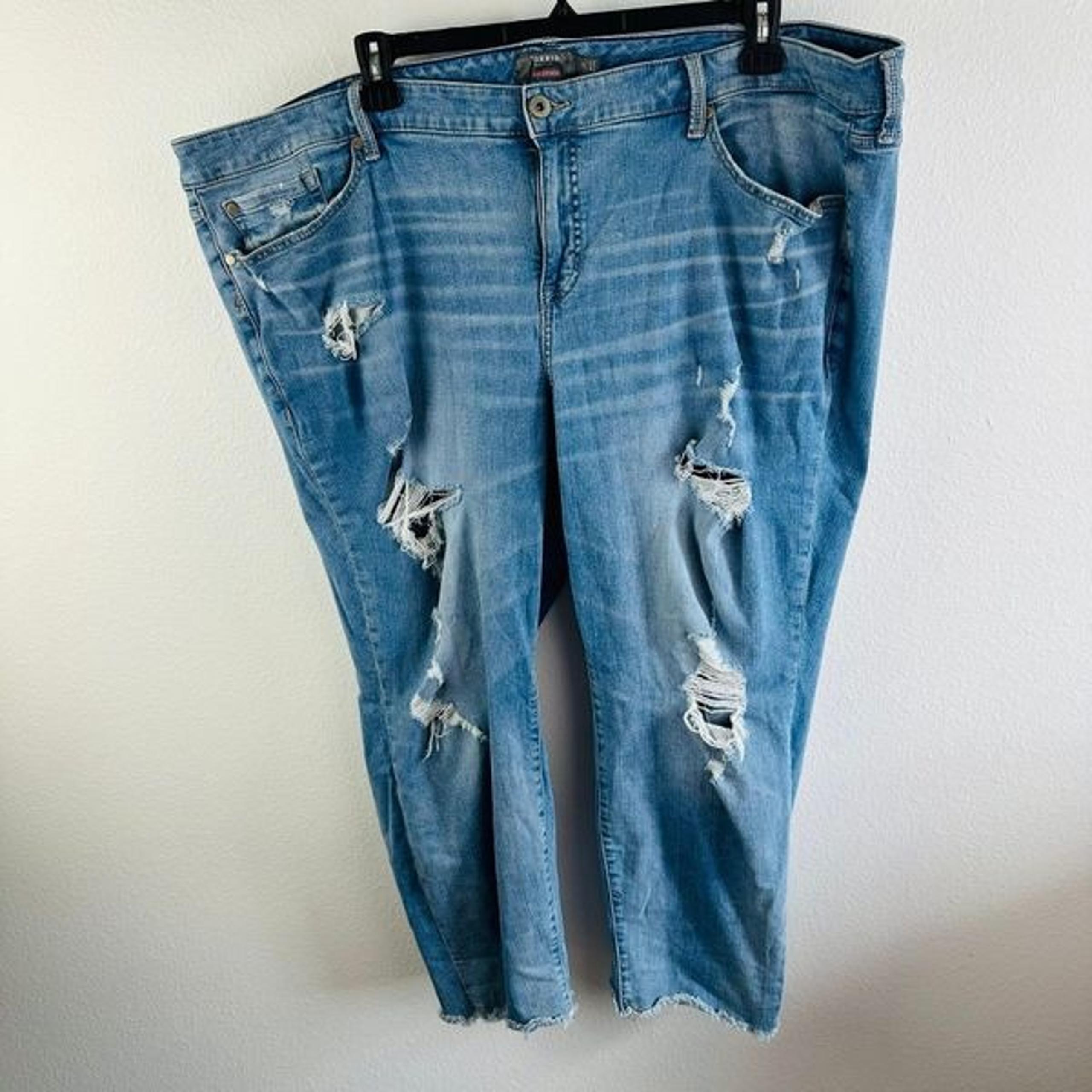 Torrid Distressed Crop Boyfriend Jeans Size 28W