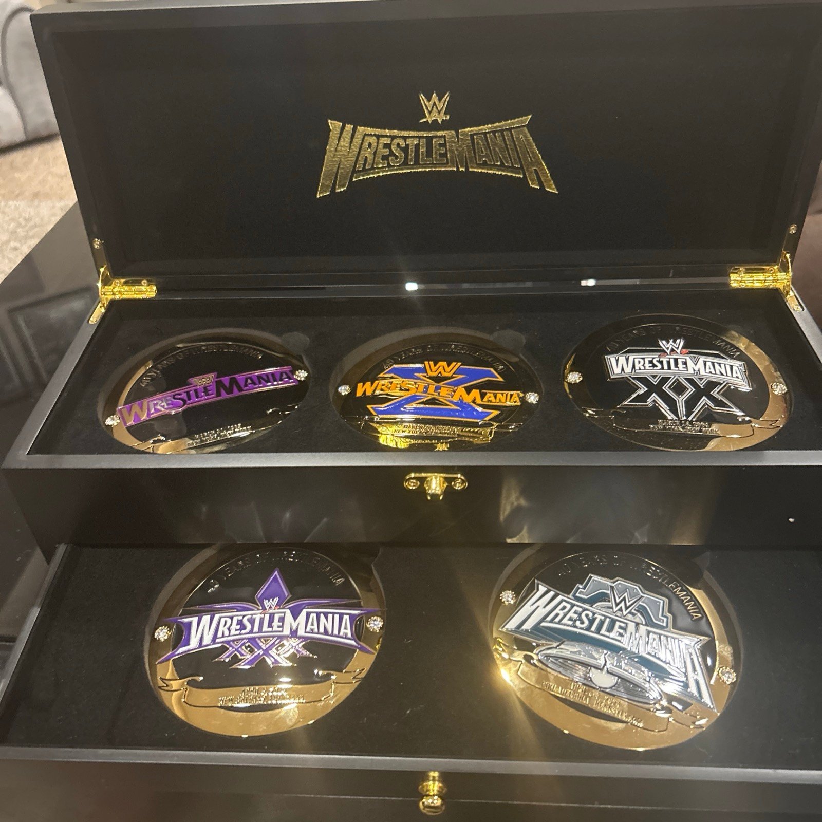 WRESTLEMANIA 40 YEARS SIDE PLATES COLLECTION SET WWE PHILADELPHIA