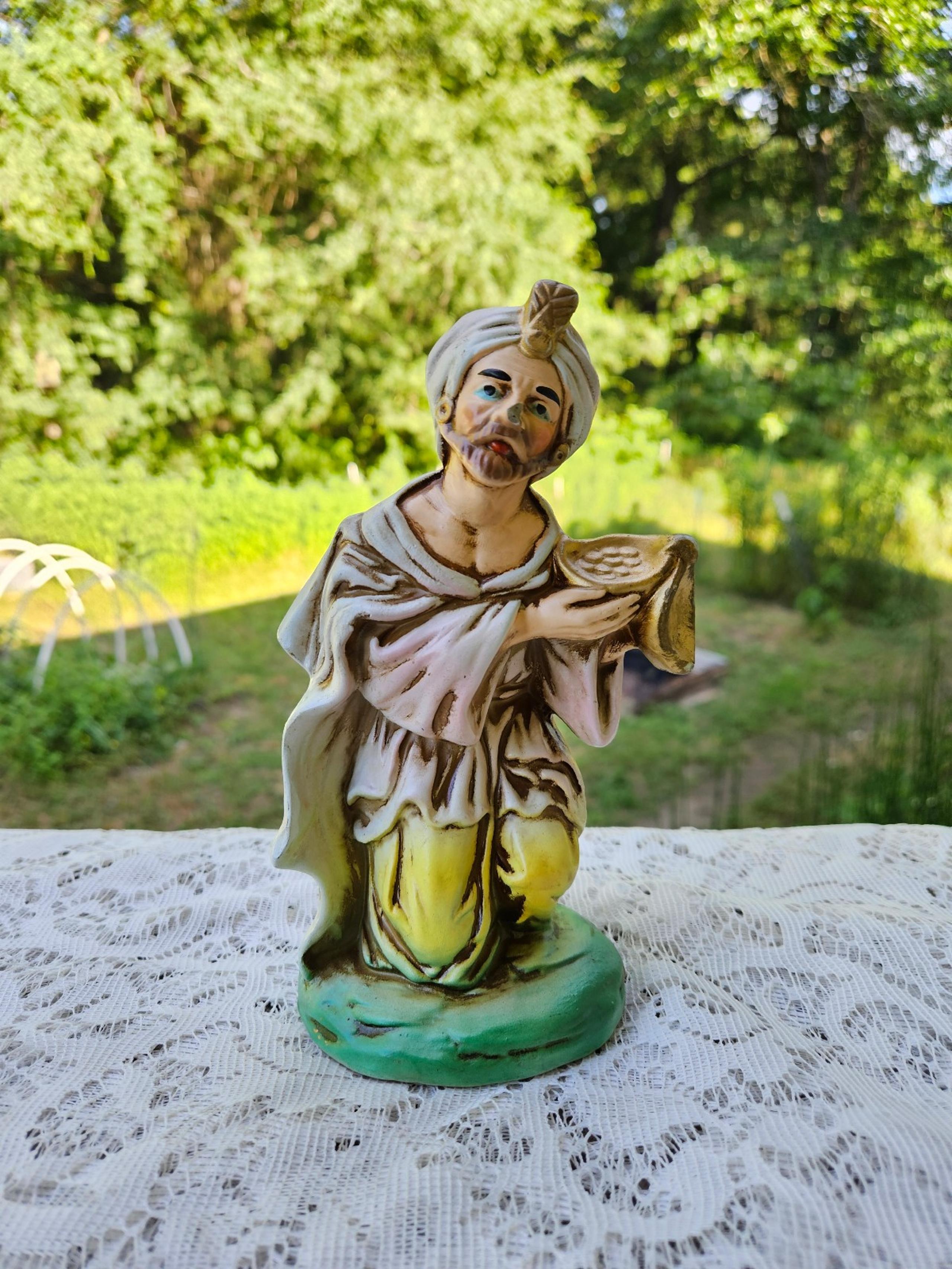 Vintage Homco Nativity King or Wiseman Kneeling w Gold Christmas Figurine