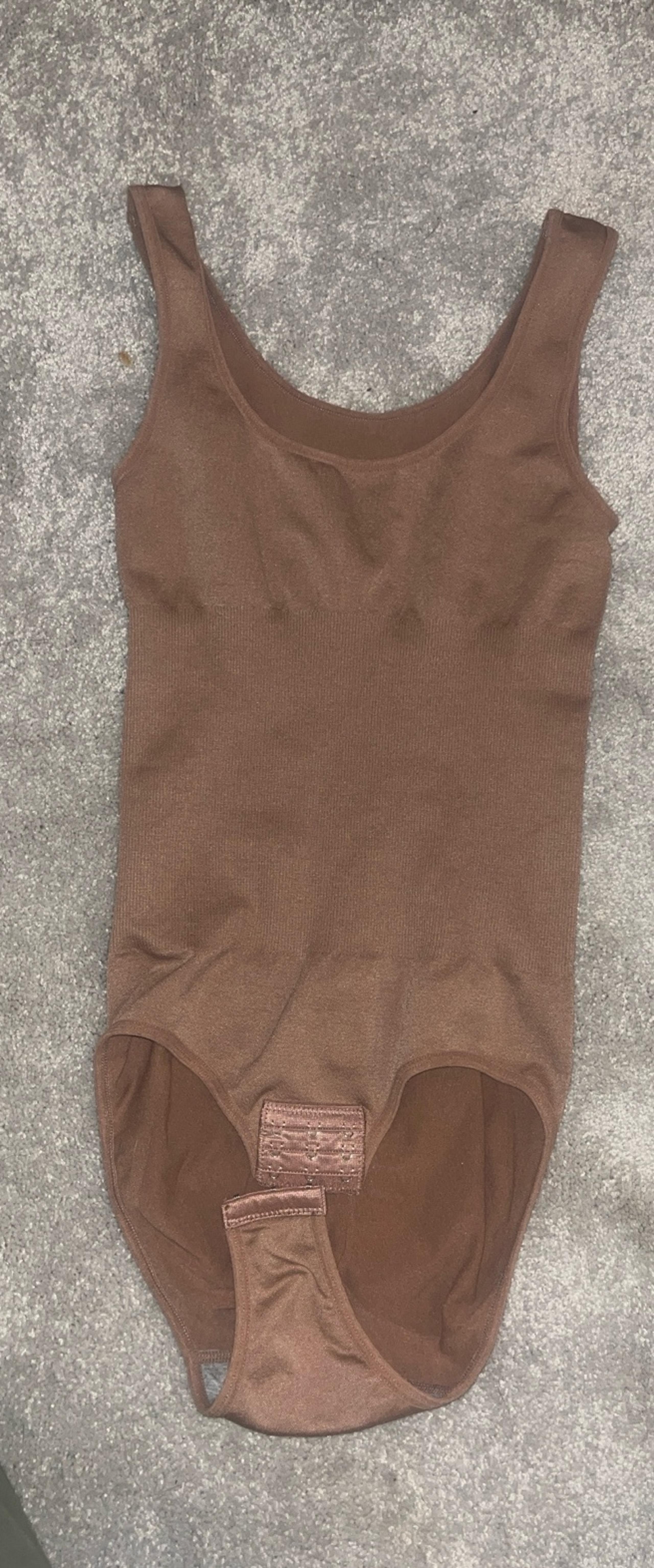 Skims body shaping bodysuit size medium