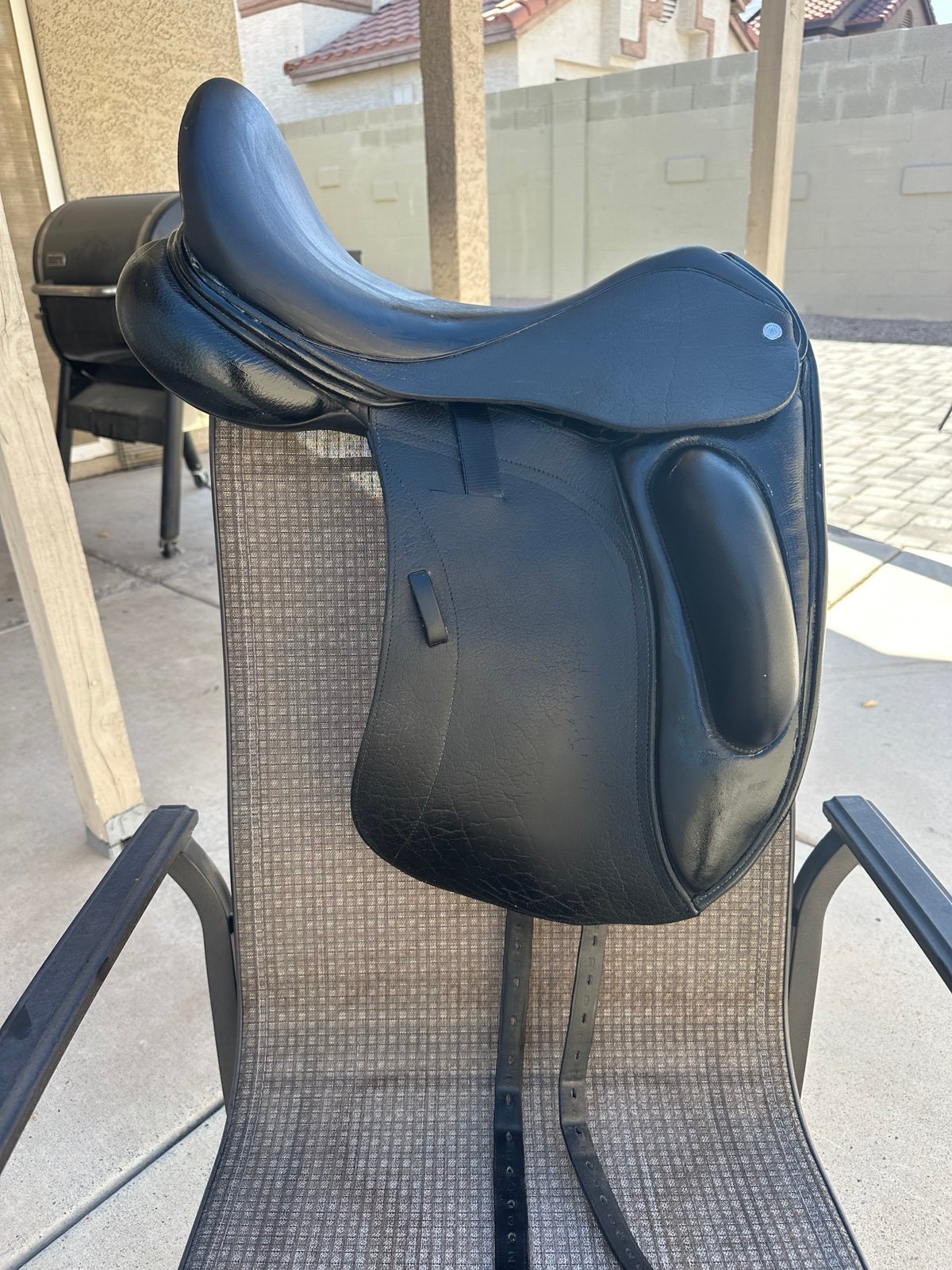Custom Saddlery Steffen's Advantage Dressage Saddle