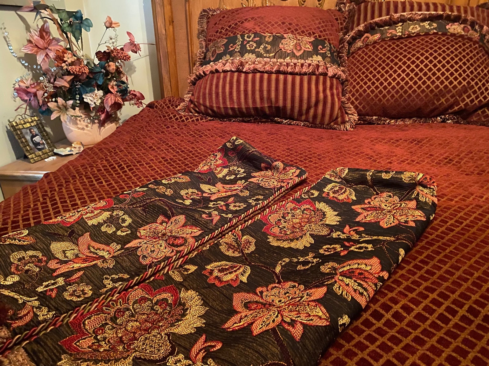 Custom made King size Duvet Cover o high end fabric and trim. Lg.throw pillows;