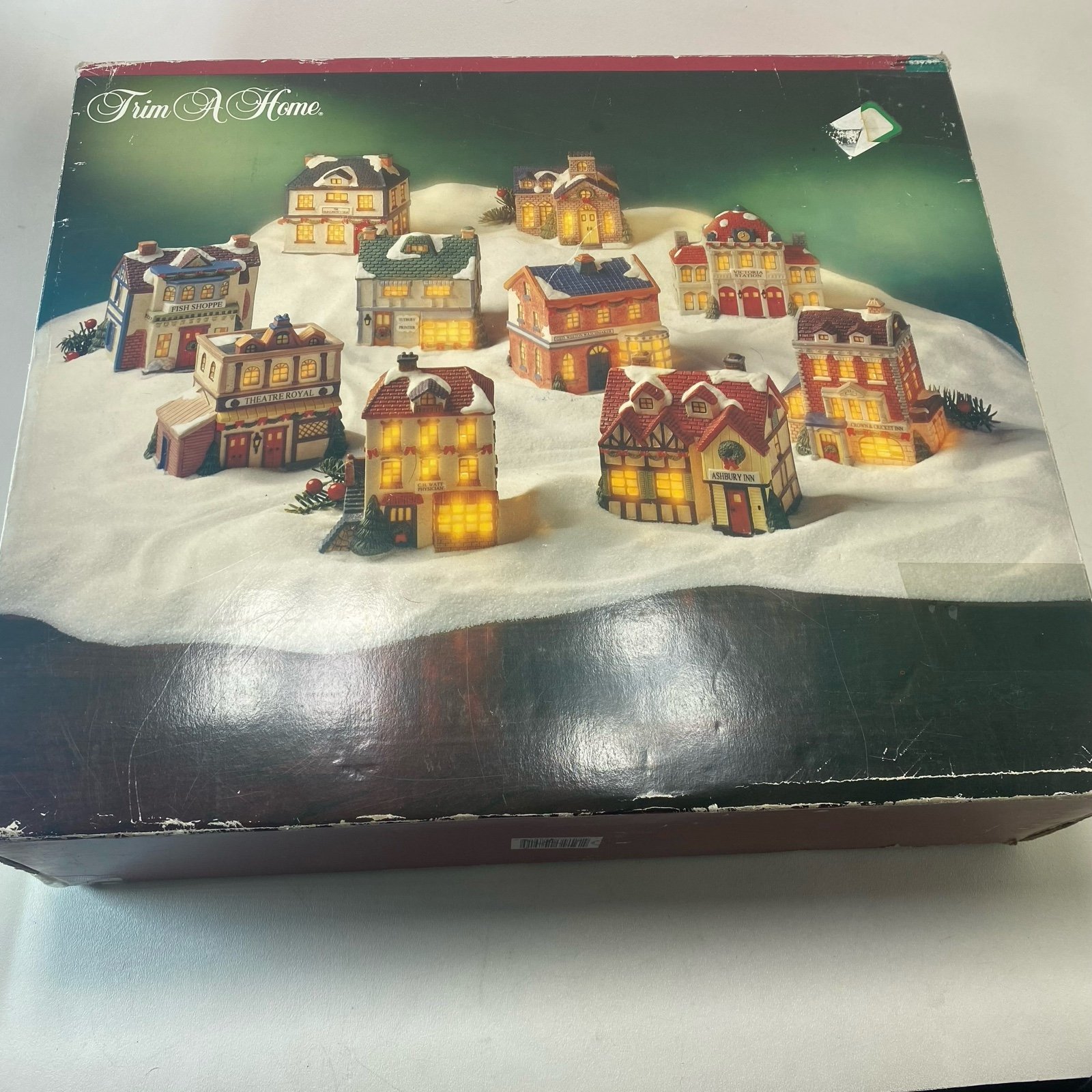 Beautiful 1994 Yi Cheing Dicken’s Trim A Home 10 Pc Christmas Village Set Rare